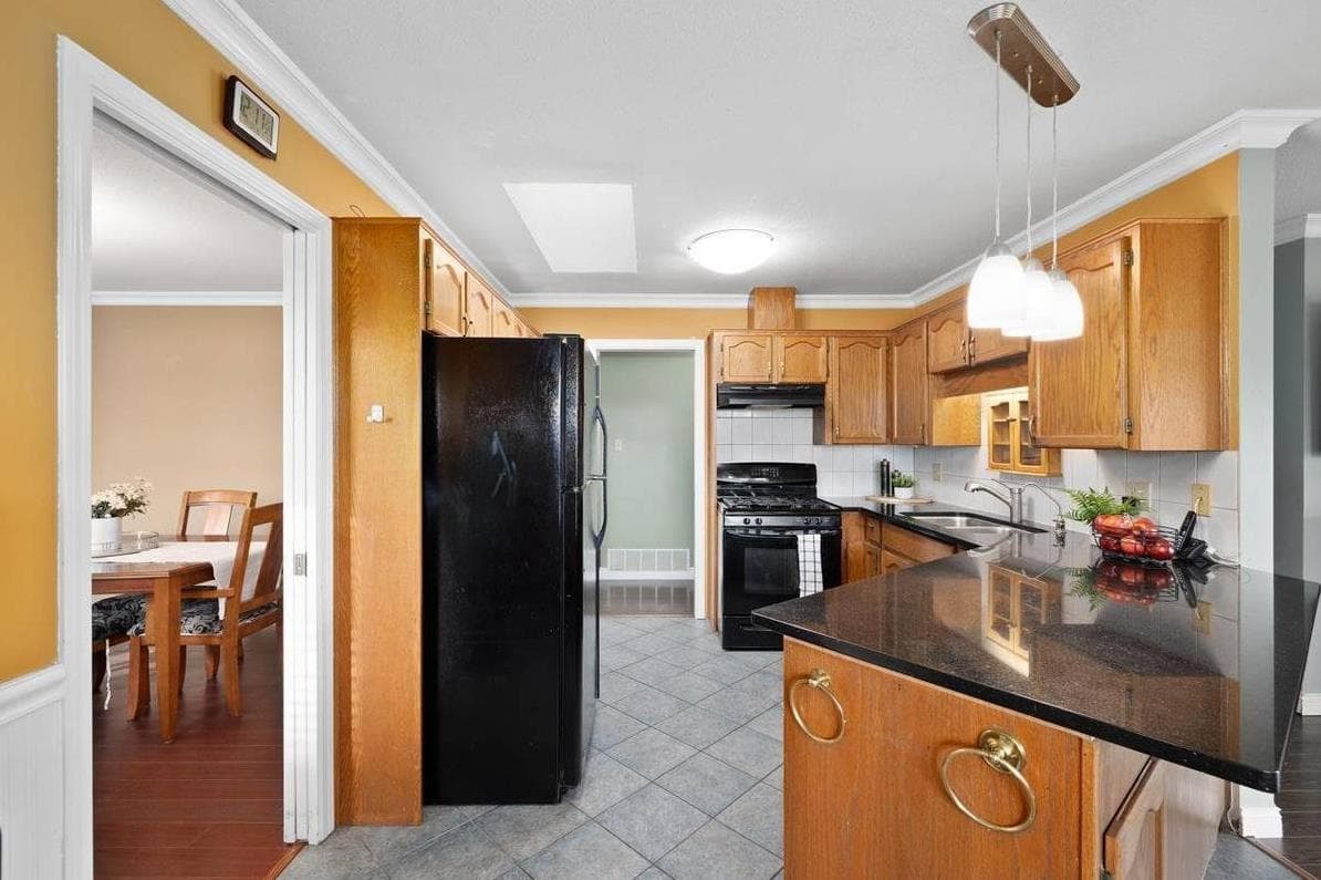 19093 Sundale Court, Surrey, V3S 7M6 — photo 5