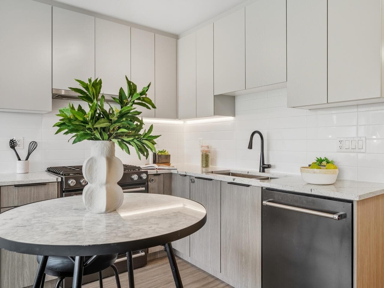 208 - 2408 Grant Street, Vancouver, V5K 3G4 — photo 5