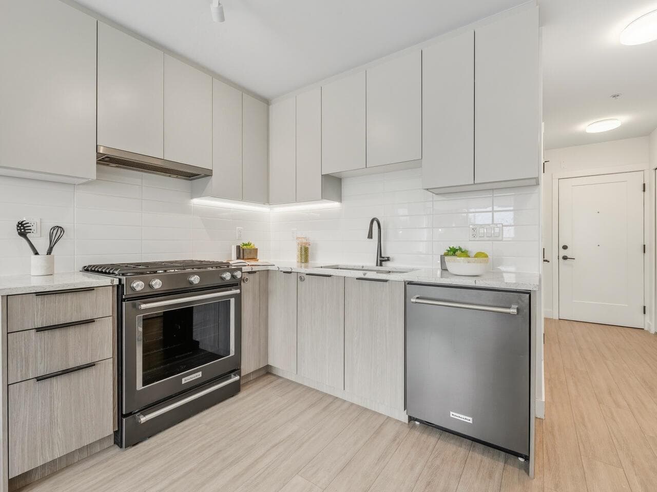208 - 2408 Grant Street, Vancouver, V5K 3G4 — photo 4