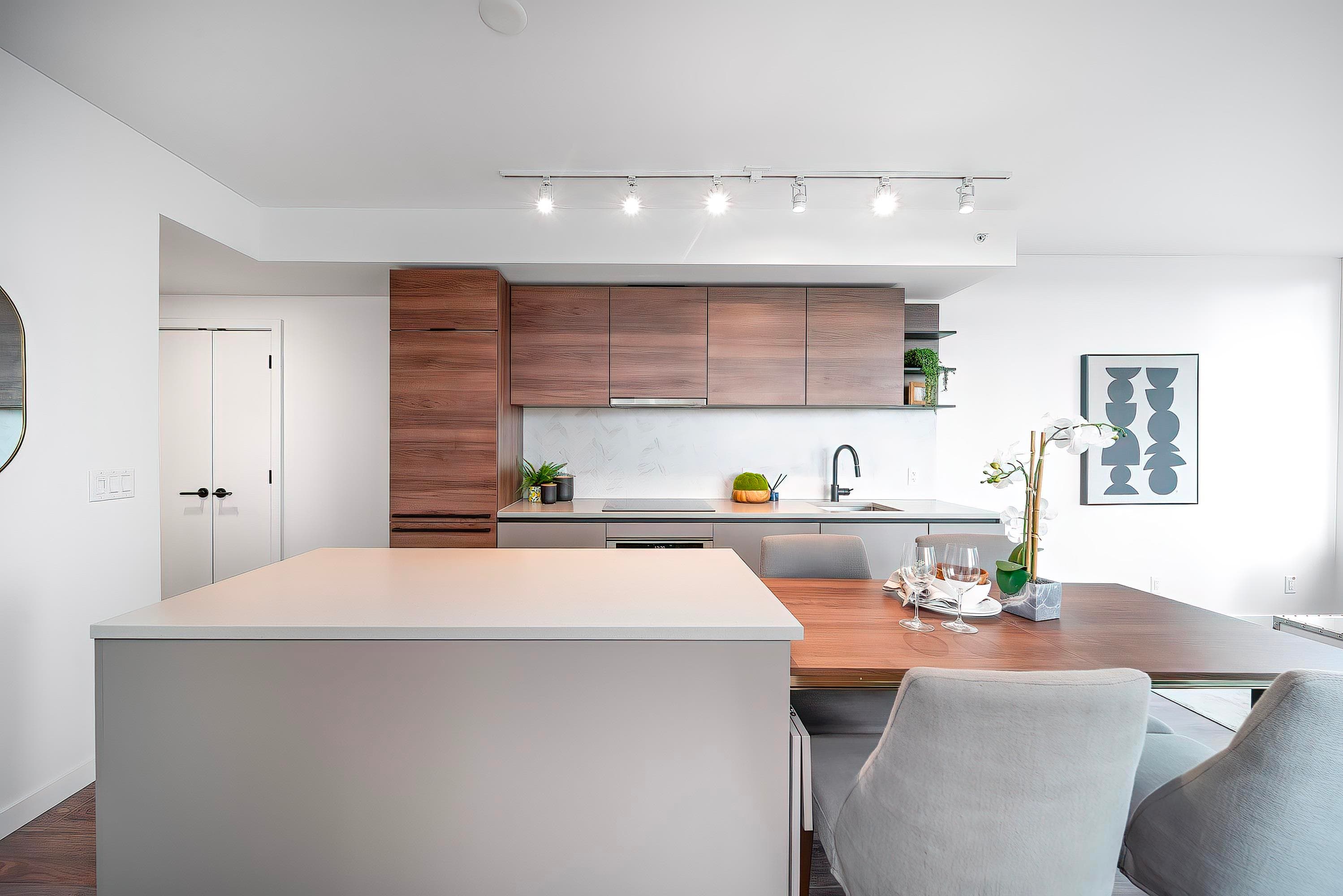 1308 - 10448 University Drive, Surrey, V3T 0S7 — photo 5