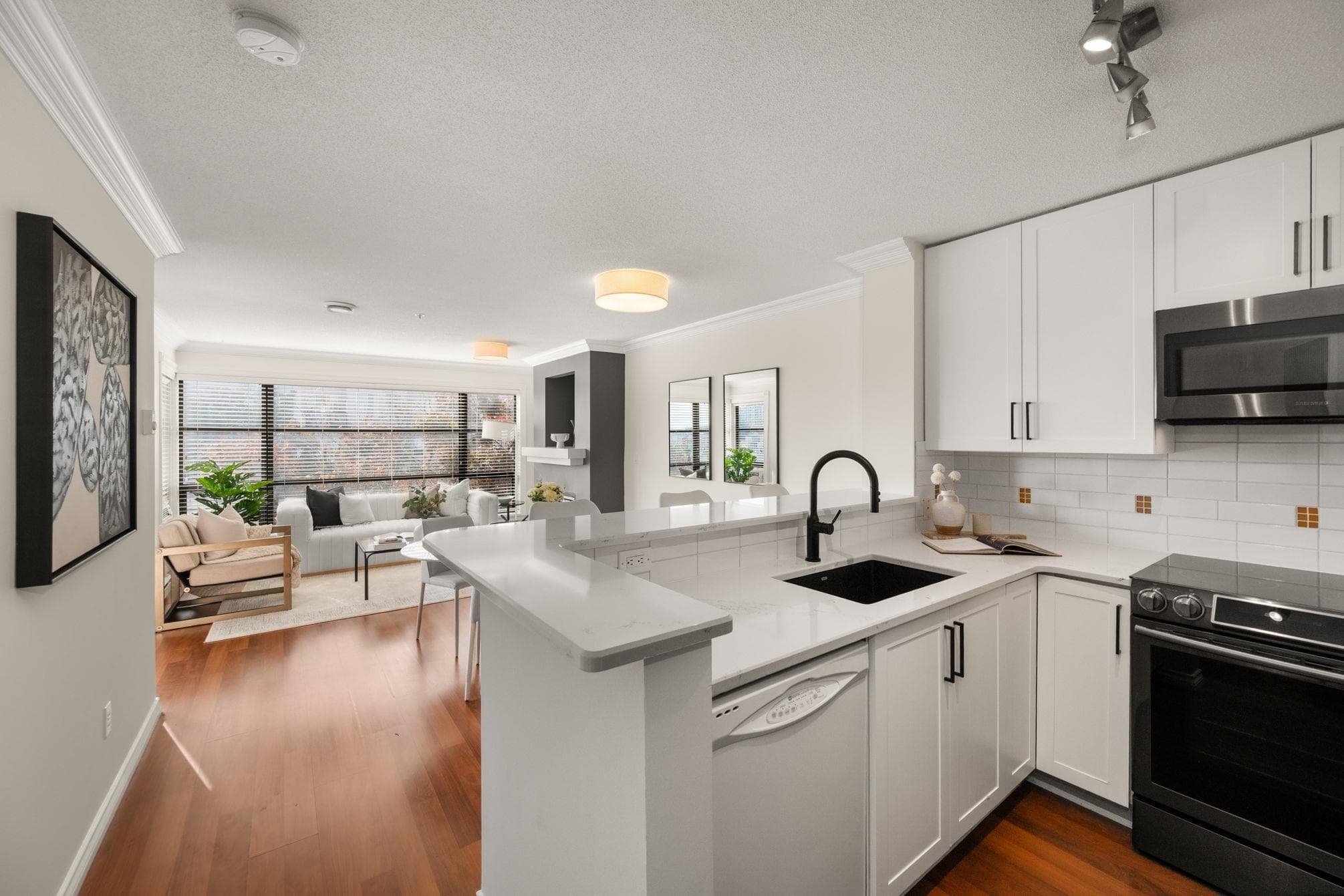 301 - 124 W 3rd Street, North Vancouver, V7M 1E8 — photo 2
