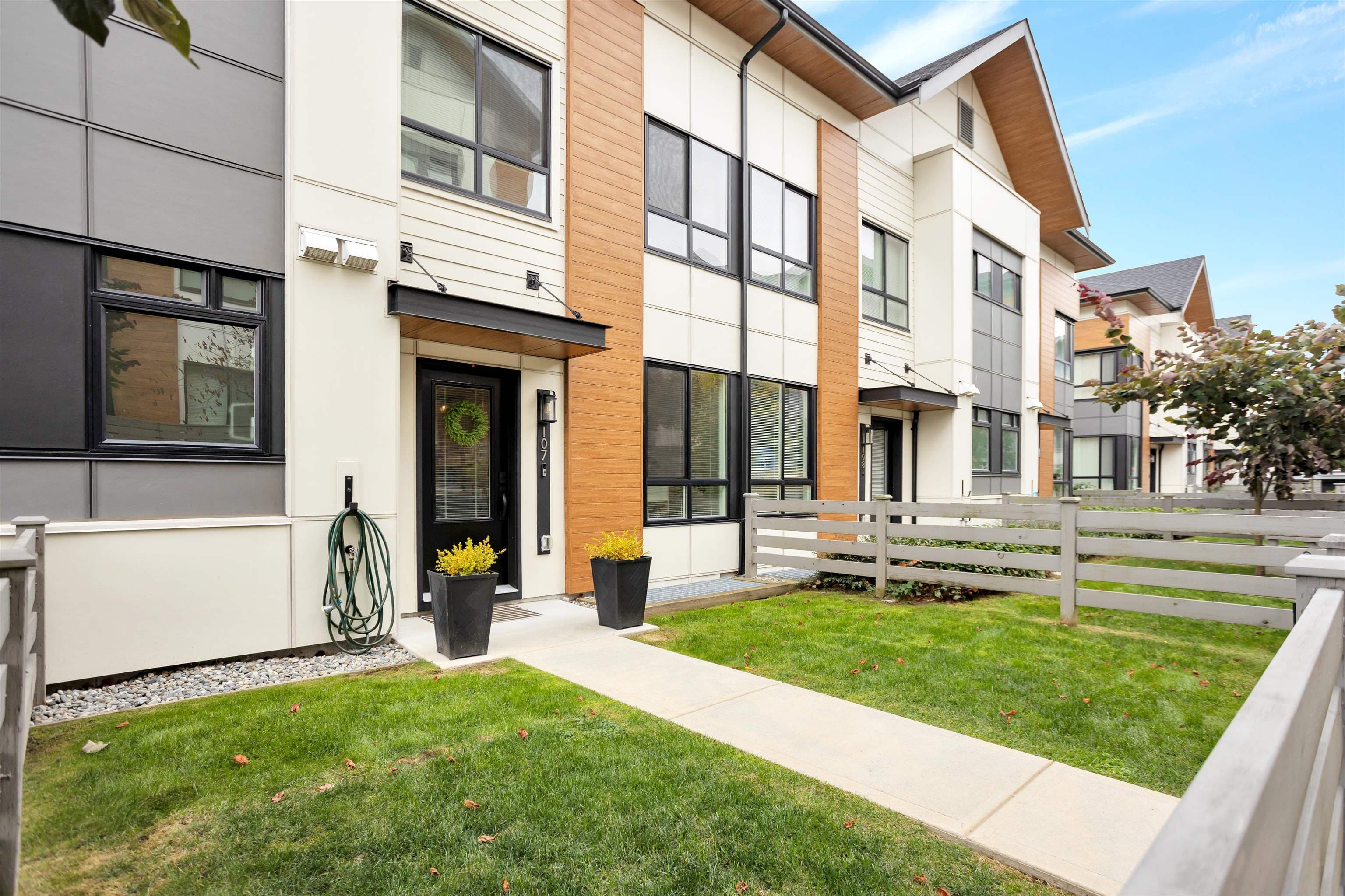 107 - 15111 Edmund Drive, Surrey, V3S 0A5 — photo 3