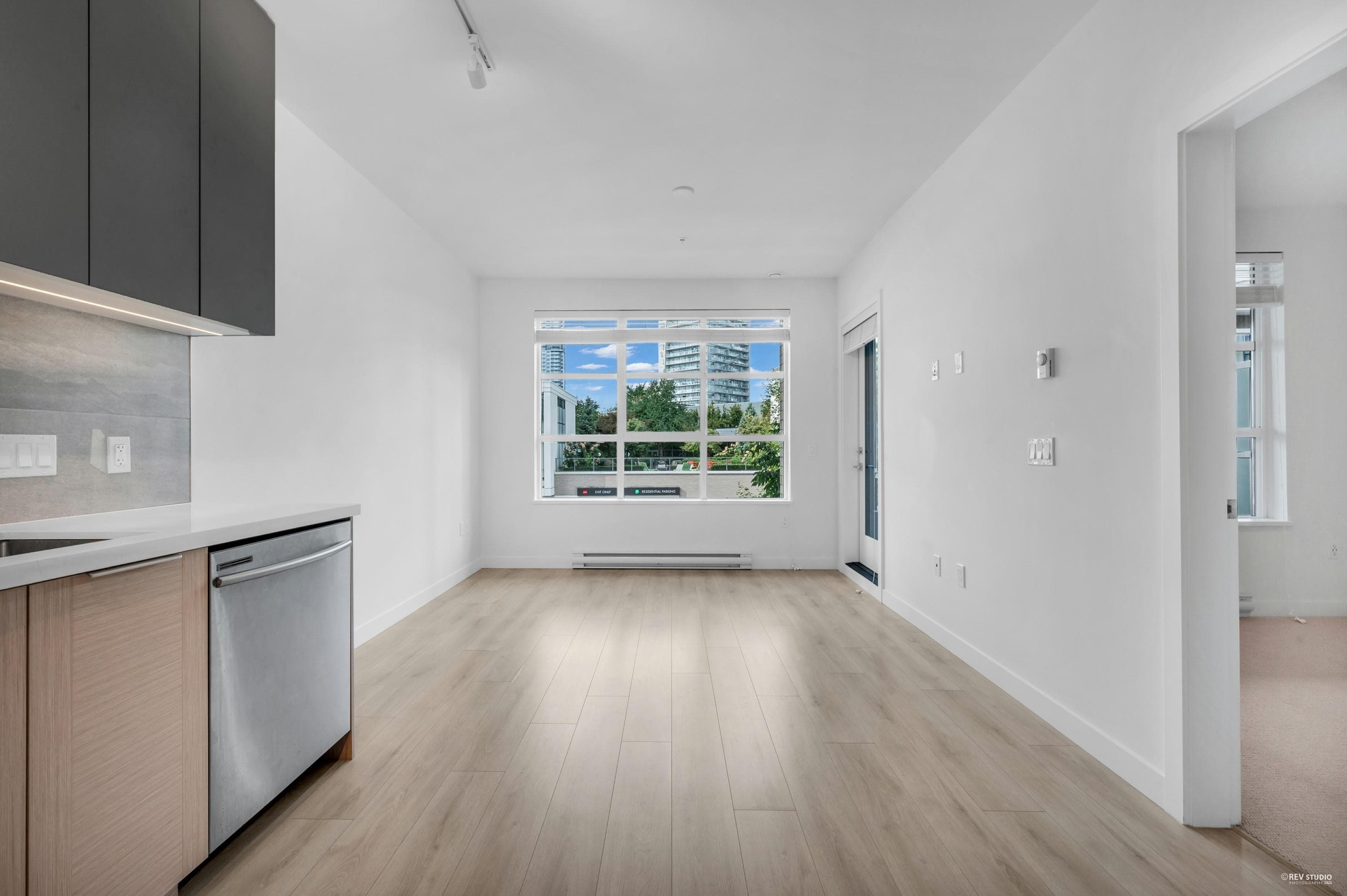 210 - 603 Regan Avenue, Coquitlam, V3J 0K2 — photo 3