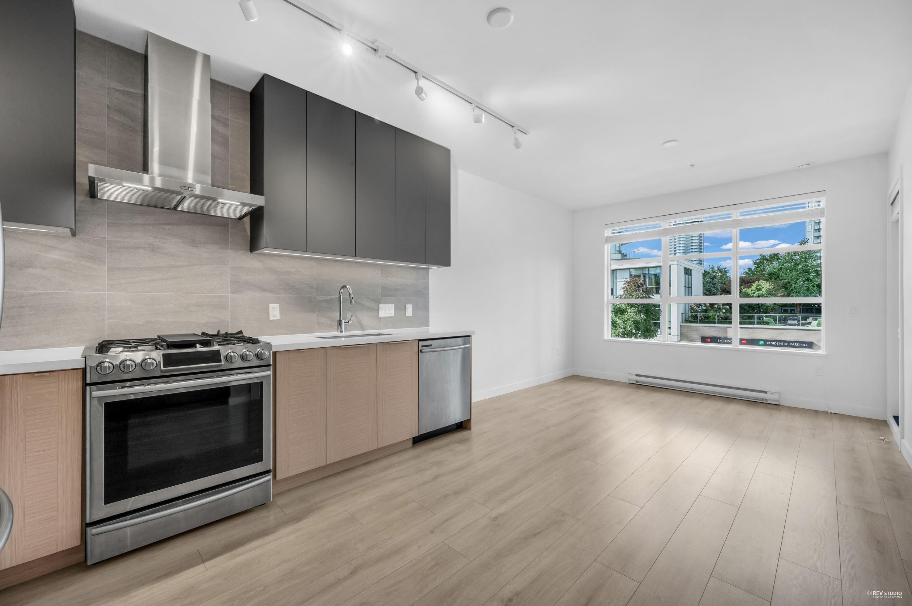 210 - 603 Regan Avenue, Coquitlam, V3J 0K2 — photo 5
