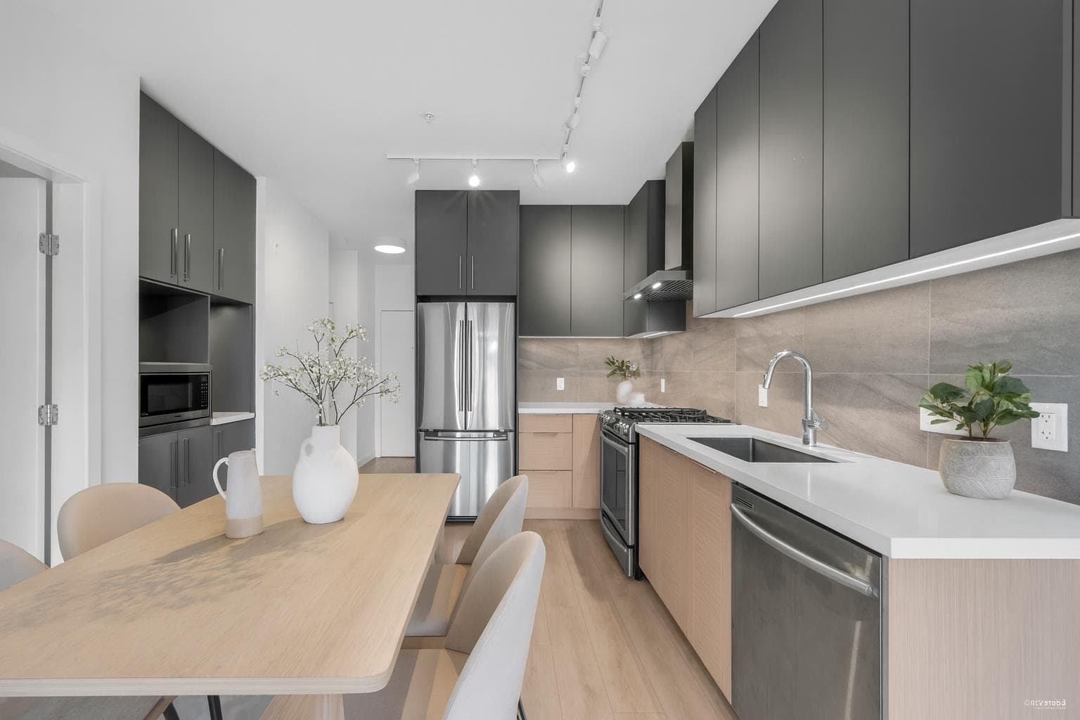 210 - 603 Regan Avenue, Coquitlam, V3J 0K2 — photo 4