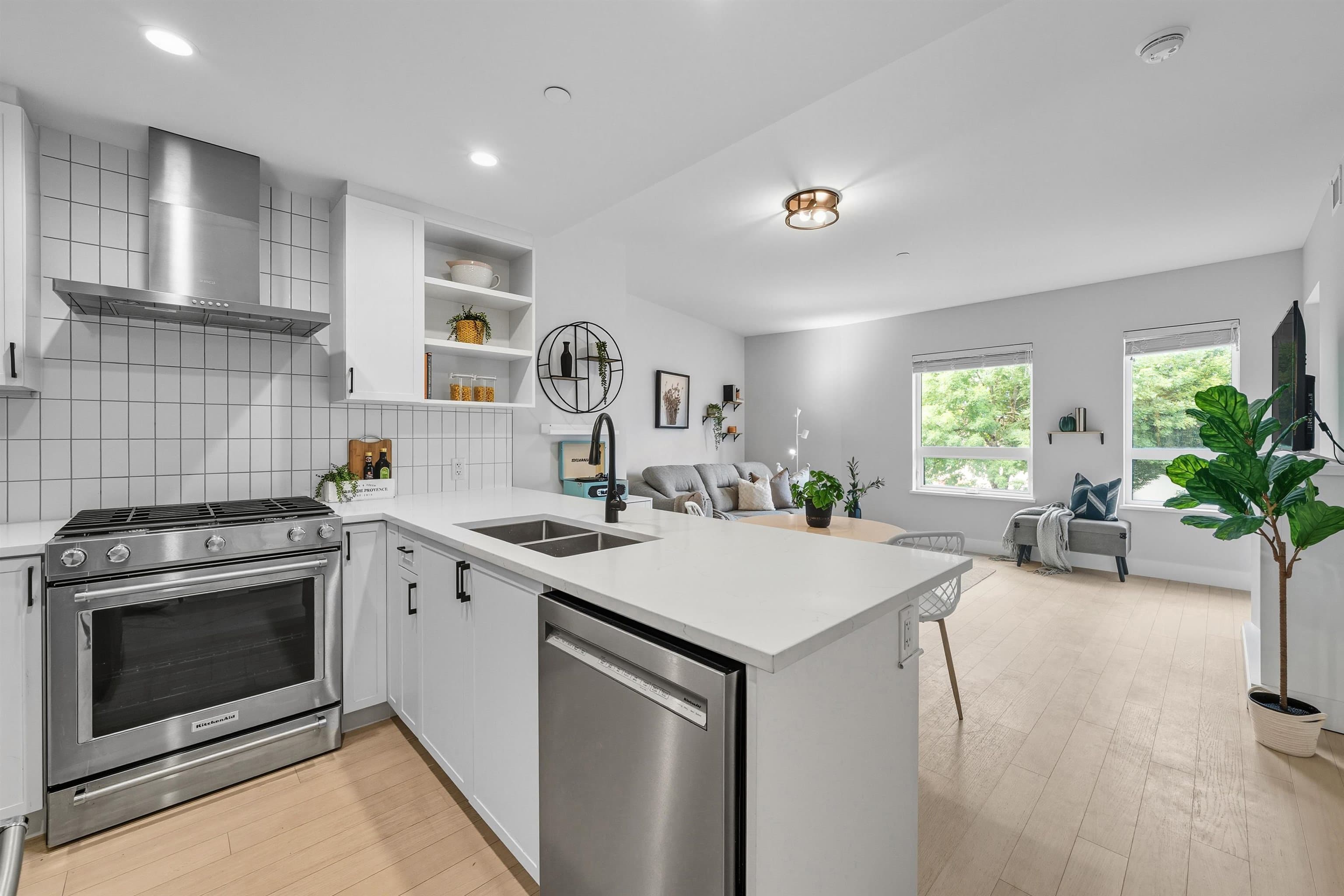 201 - 22226 Brown Avenue, Maple Ridge, V2X 4R2 — photo 2