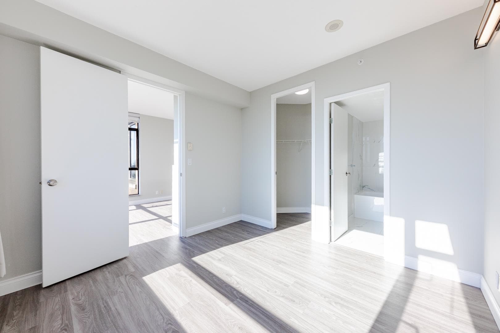 1001 - 7388 Sandborne Avenue, Burnaby, V5M 4A1 — photo 4