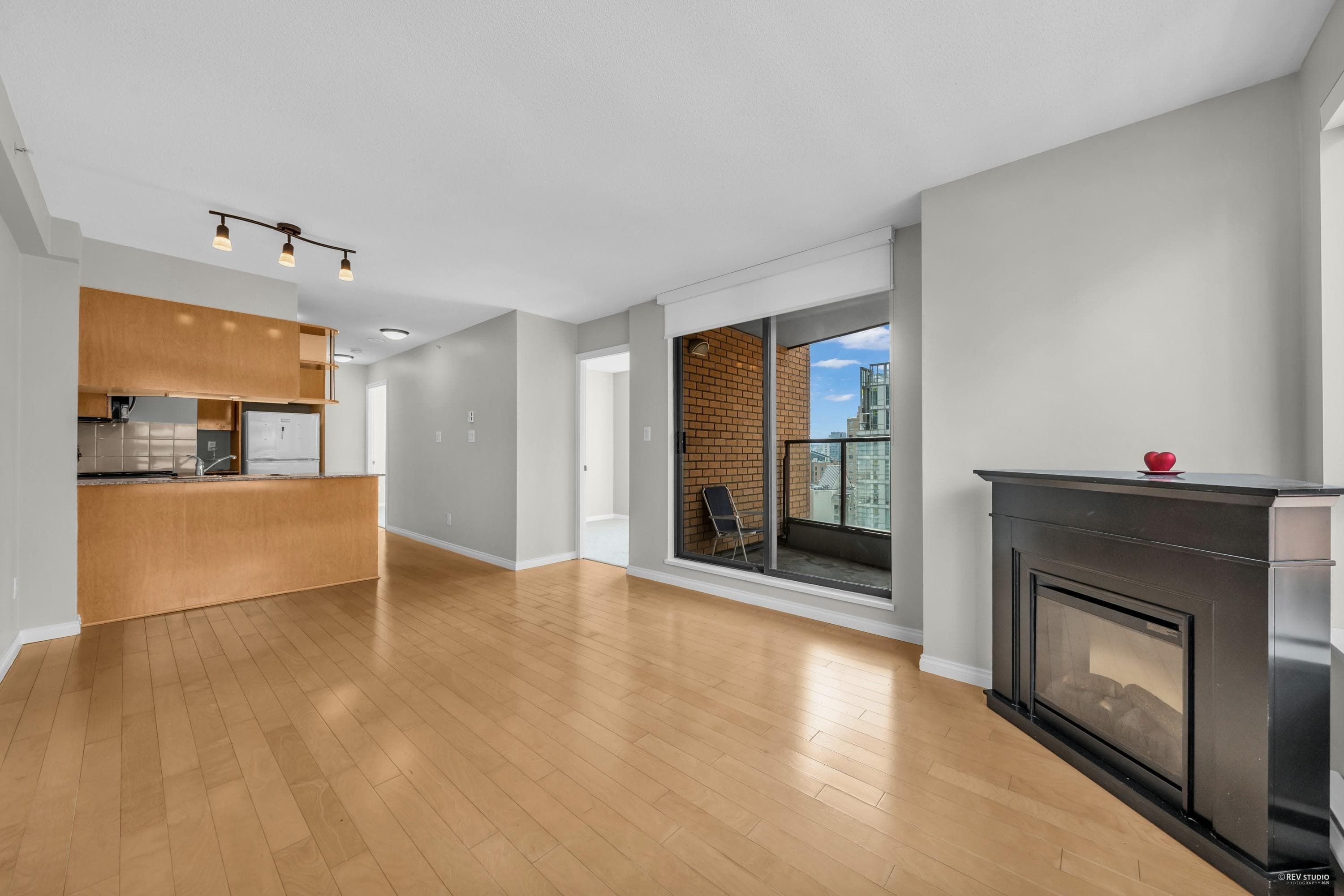 1608 - 1189 Howe Street, Vancouver, V6Z 2X4 — photo 3