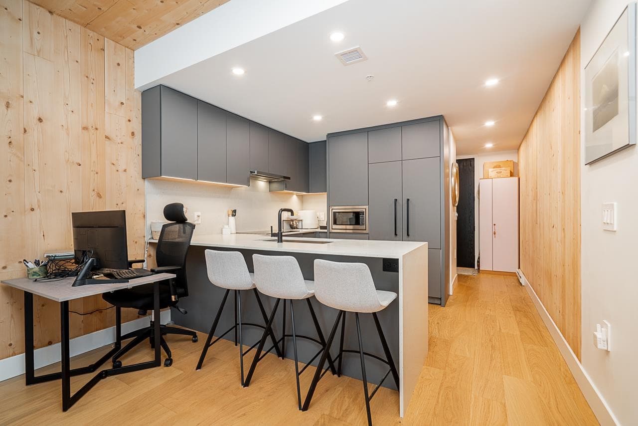 202 - 310 Salter Street, New Westminster, V3M 0N7 — photo 1