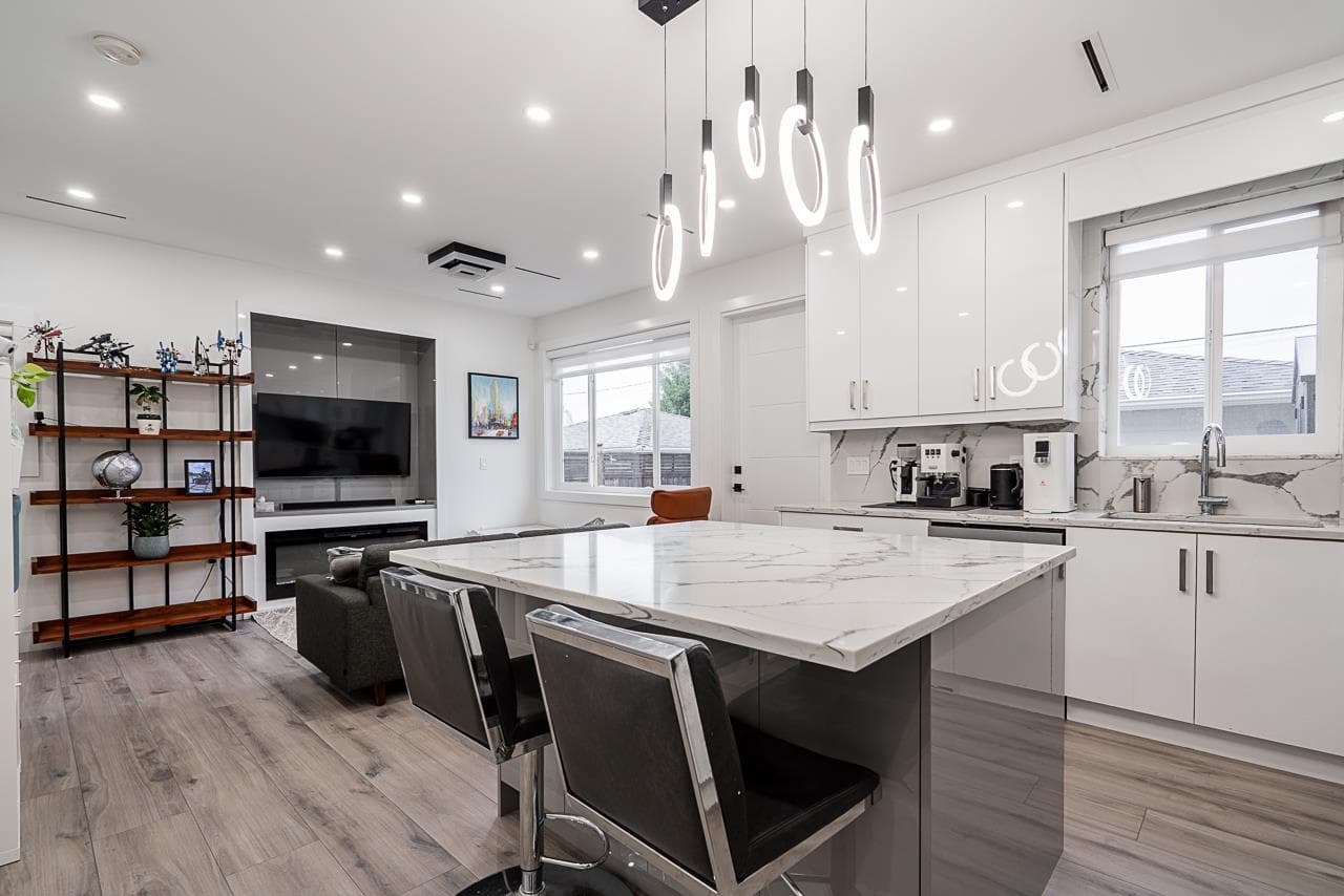 #2 - 4675 Canada Way, Burnaby, V5G 1K9 — photo 1