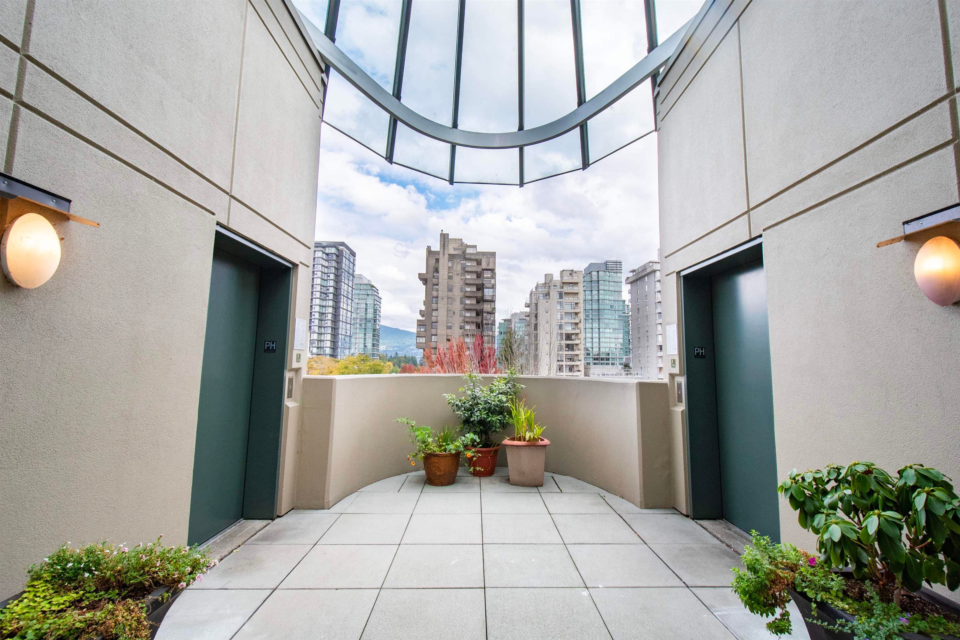 PH4 - 1688 Robson Street, Vancouver, V6G 1C7 — photo 4