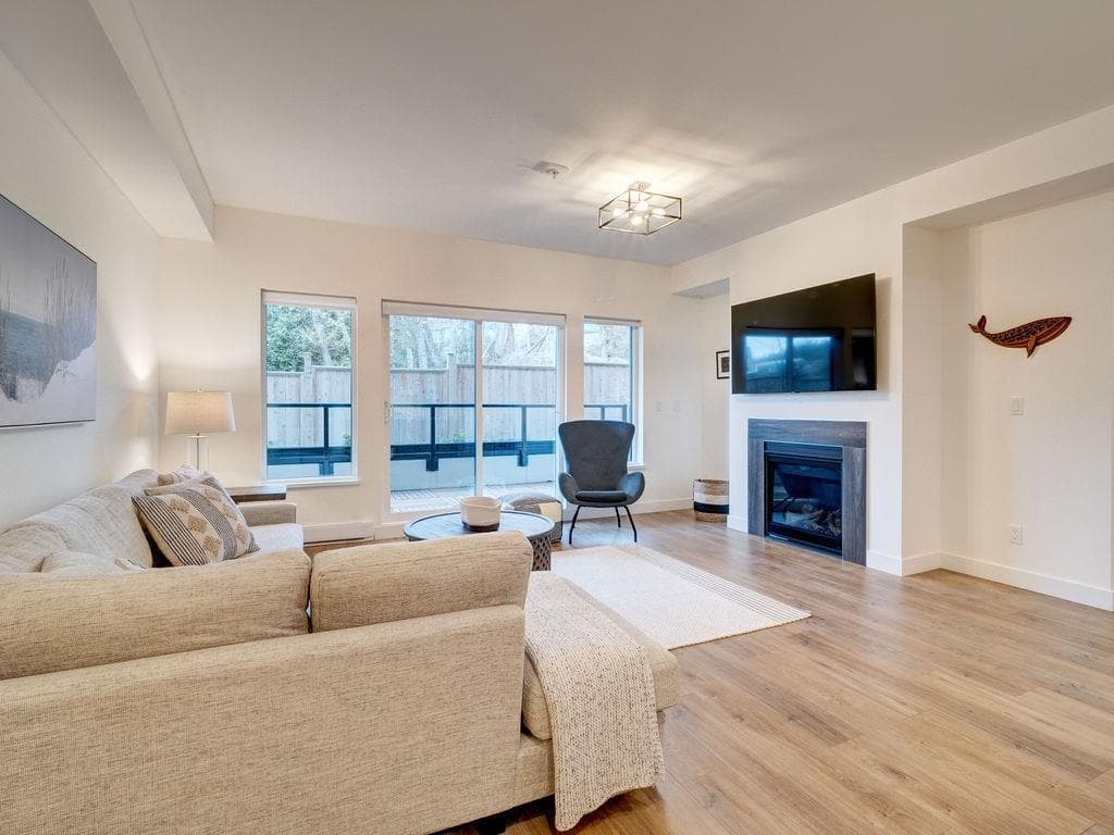 201 - 710 School Road, Gibsons, V0N 1V9 — photo 2