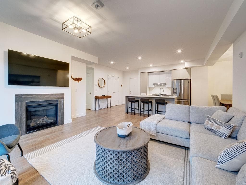 201 - 710 School Road, Gibsons