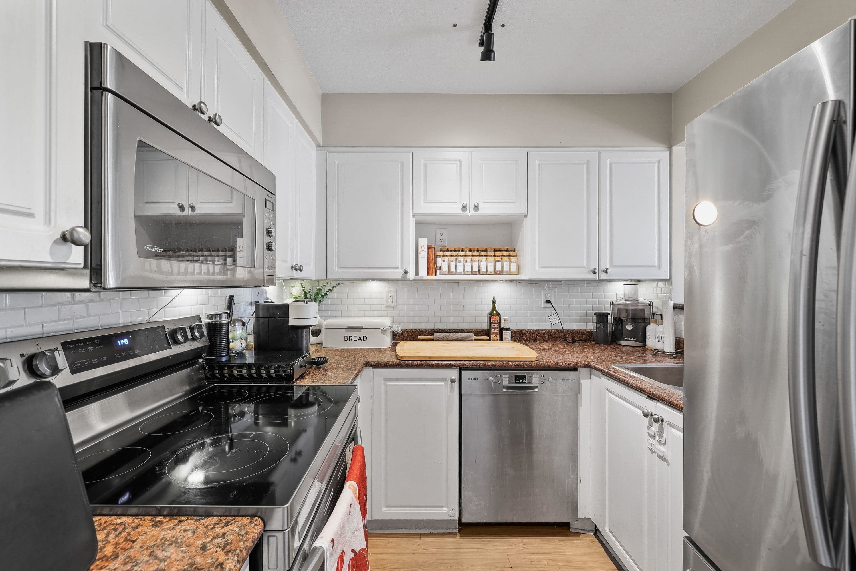 10 1383 Brunette Avenue, Coquitlam, V3K 1G6 — photo 5