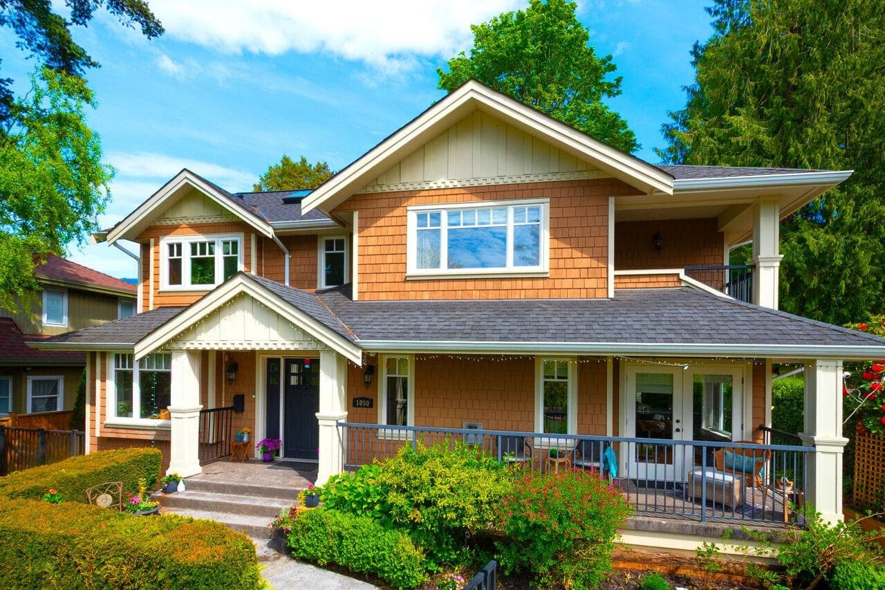 1050 11th Street, West Vancouver