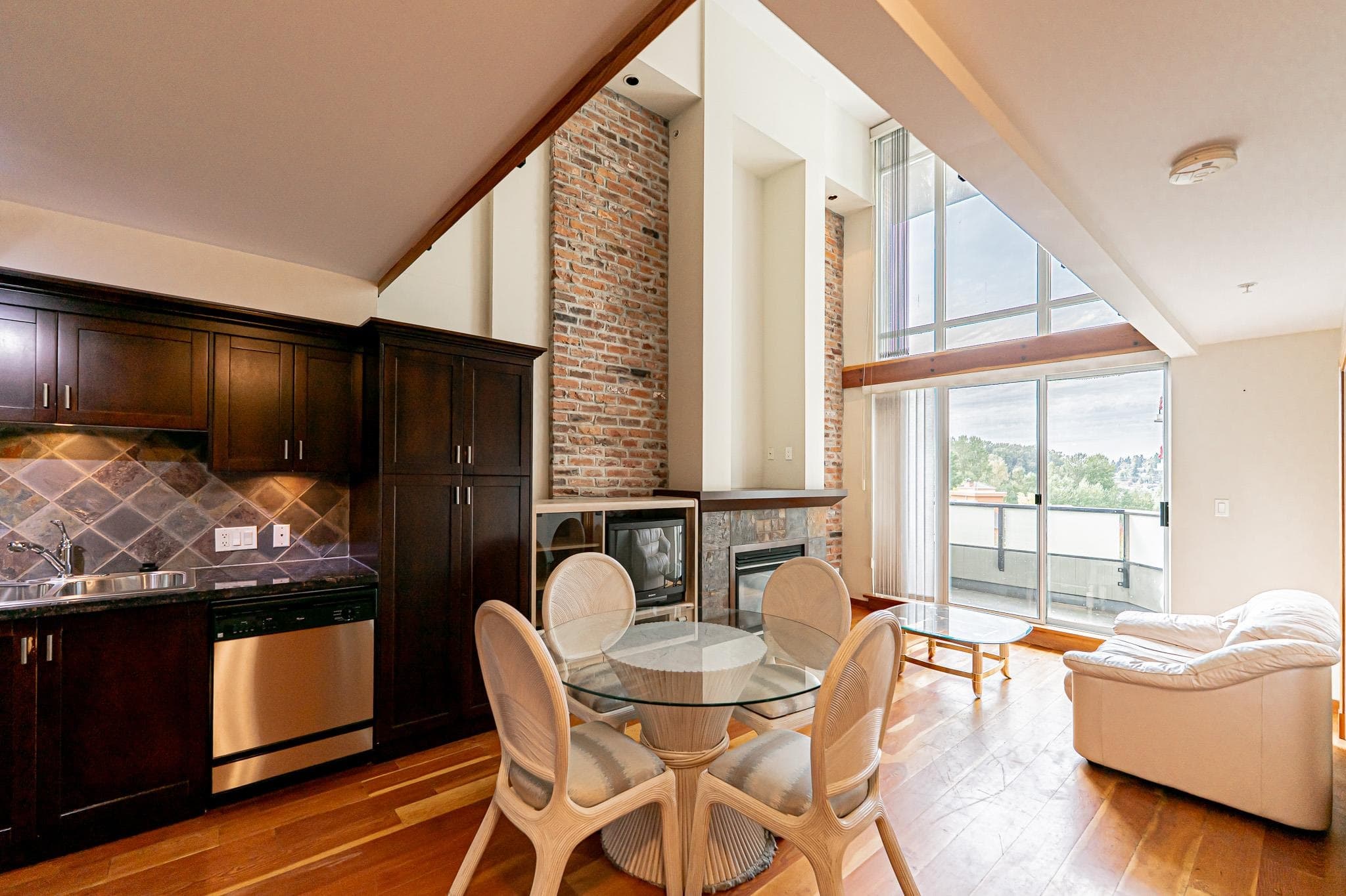 412 - 10 Renaissance Square, New Westminster, V3M 7B1 — photo 3