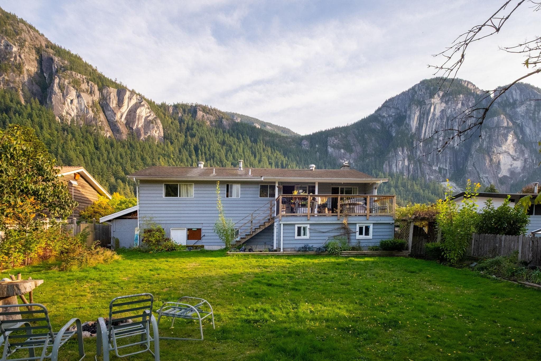 38159 Hemlock Avenue, Squamish, V8B 0X6 — photo 2