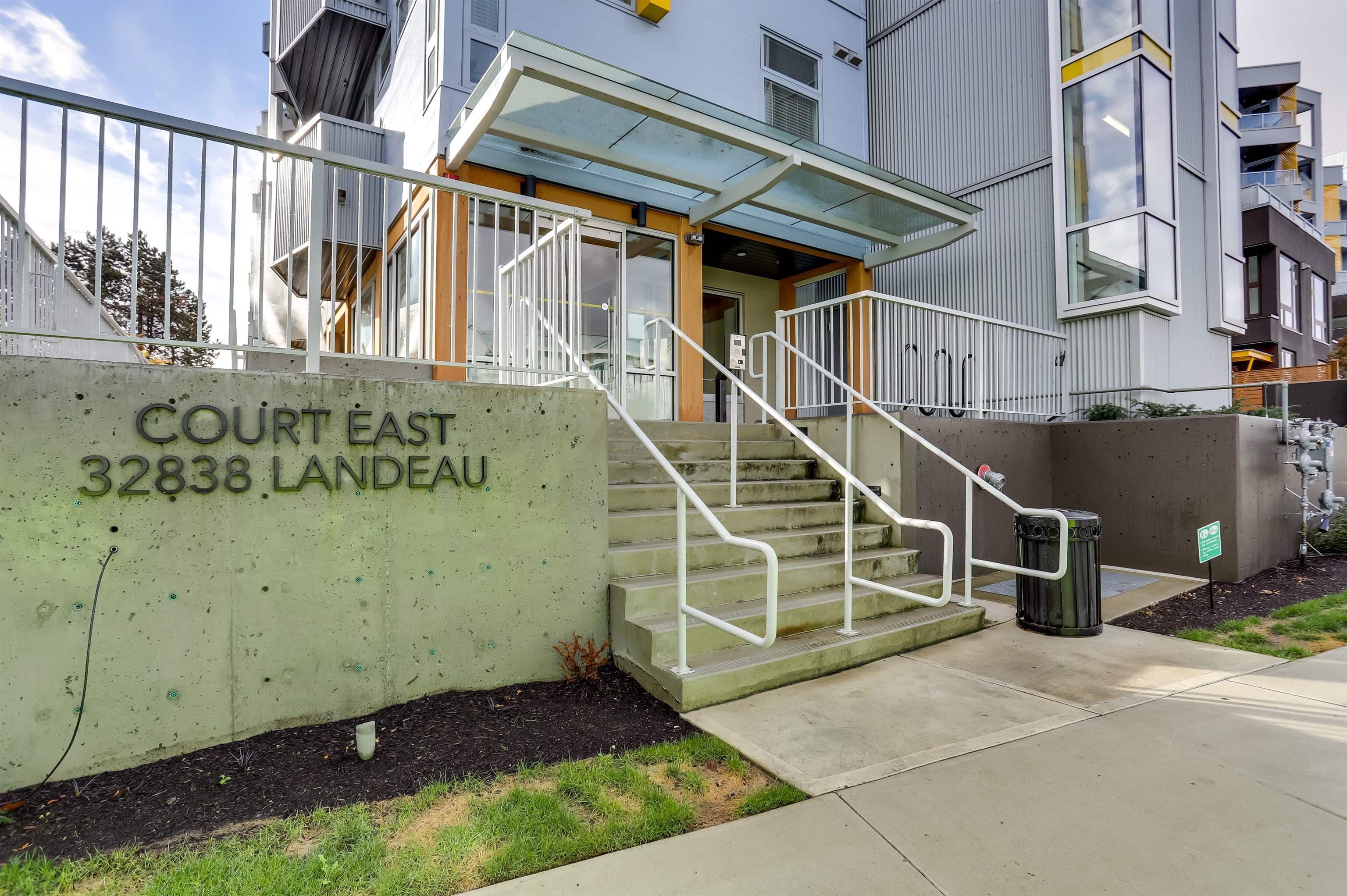 202 - 32838 Landeau Place, Abbotsford, V2S 0M6 — photo 2