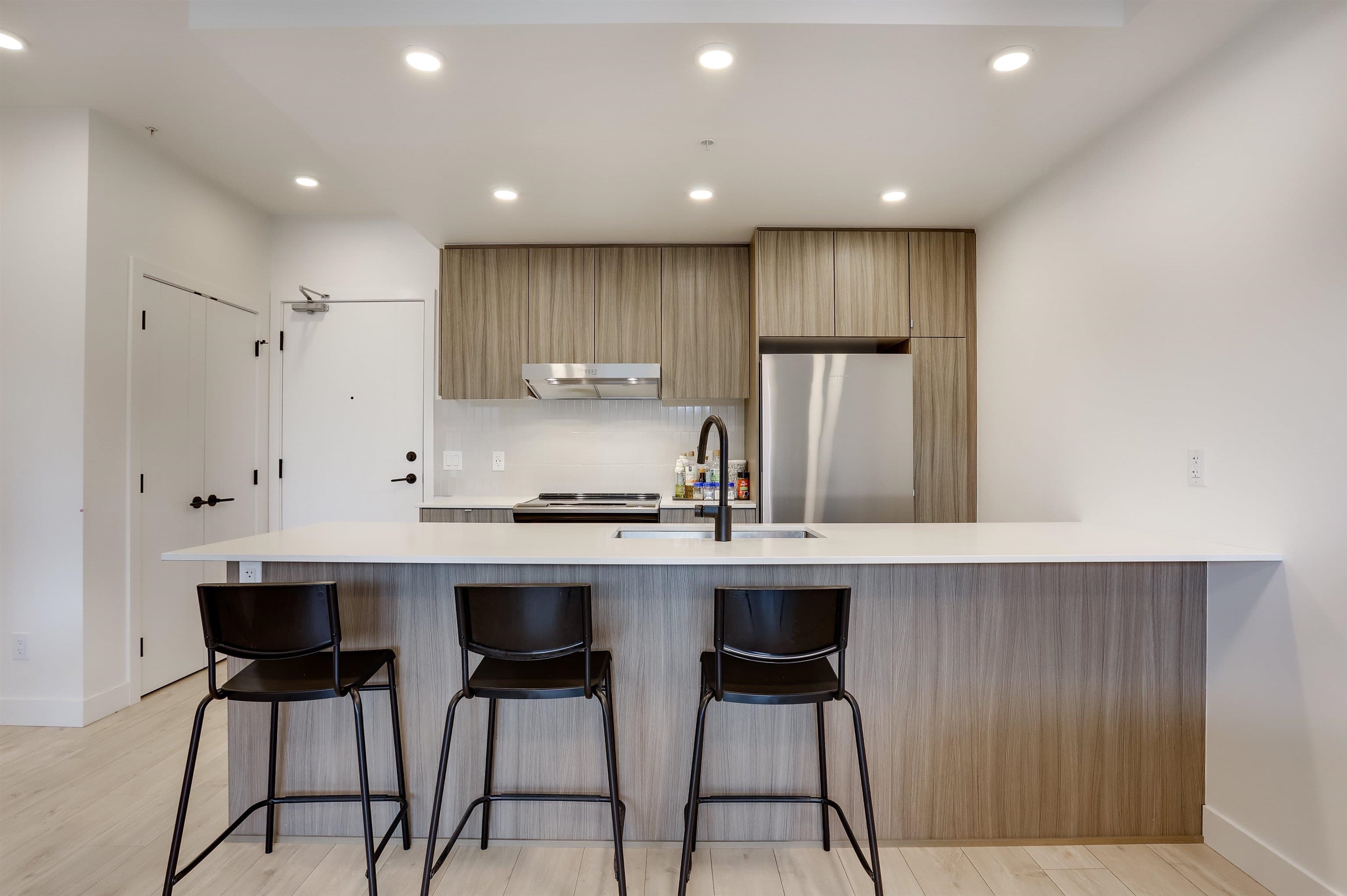 202 - 32838 Landeau Place, Abbotsford, V2S 0M6 — photo 4