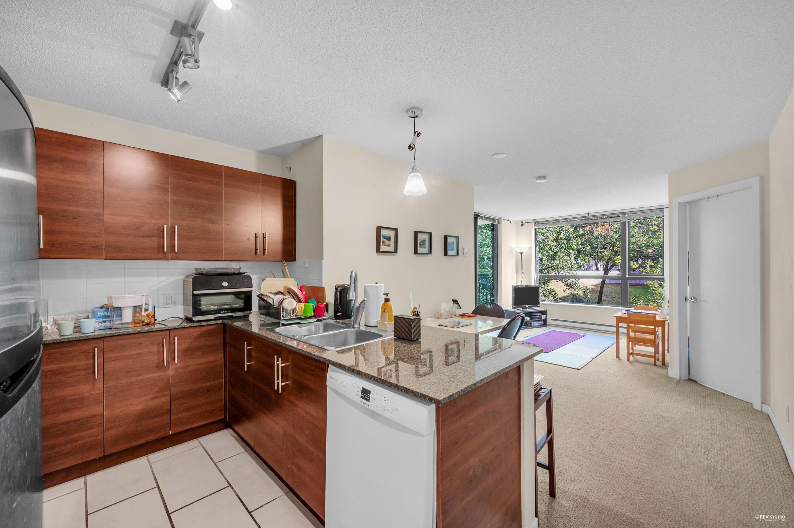 304 - 833 Agnes Street, New Westminster, V3M 0B1 — photo 2