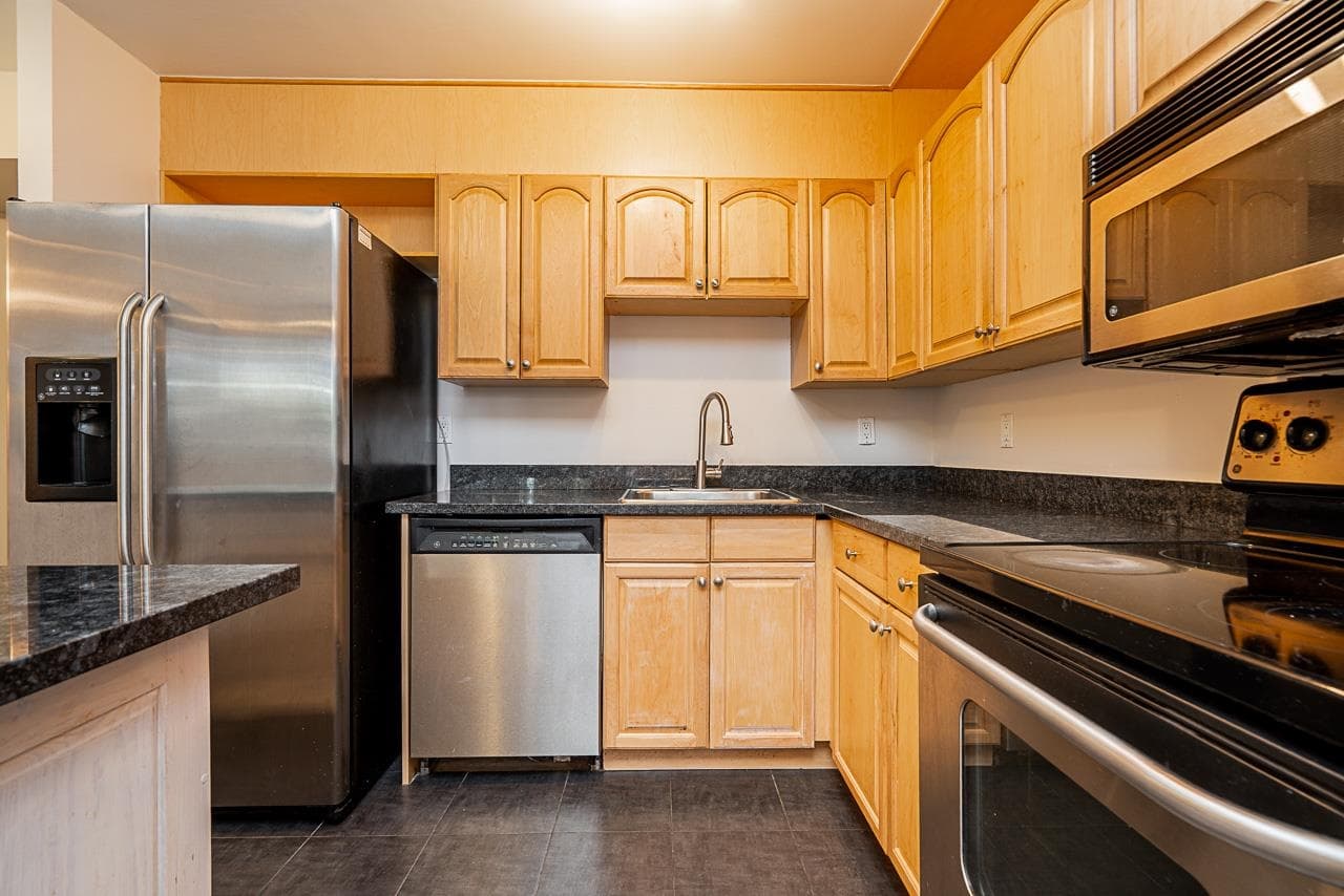 406 - 3755 Bartlett Court, Burnaby, V3J 7G7 — photo 5