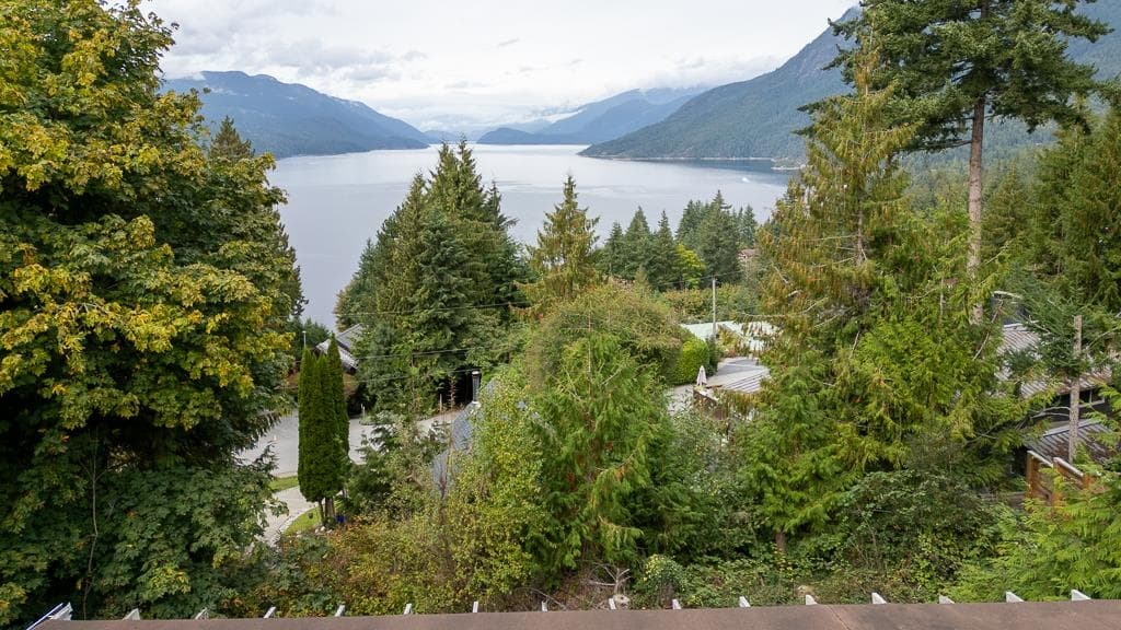 5894 Skookumchuk Road, Sechelt, V7Z 0E1 — photo 2