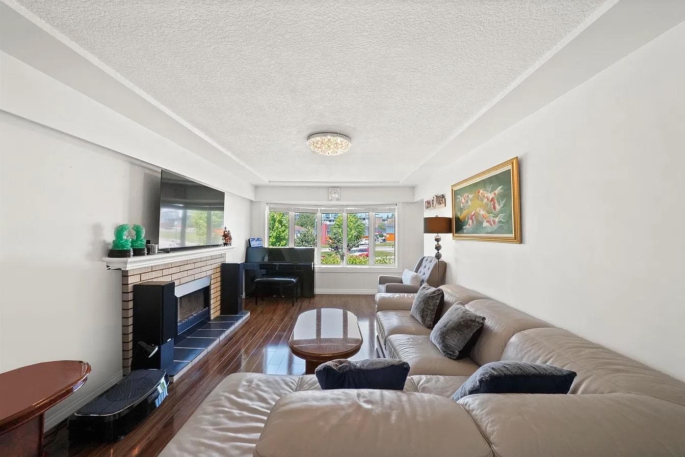2374 E 33rd Avenue, Vancouver, V5R 2S3 — photo 2