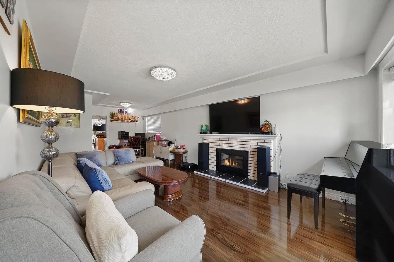 2374 E 33rd Avenue, Vancouver, V5R 2S3 — photo 3