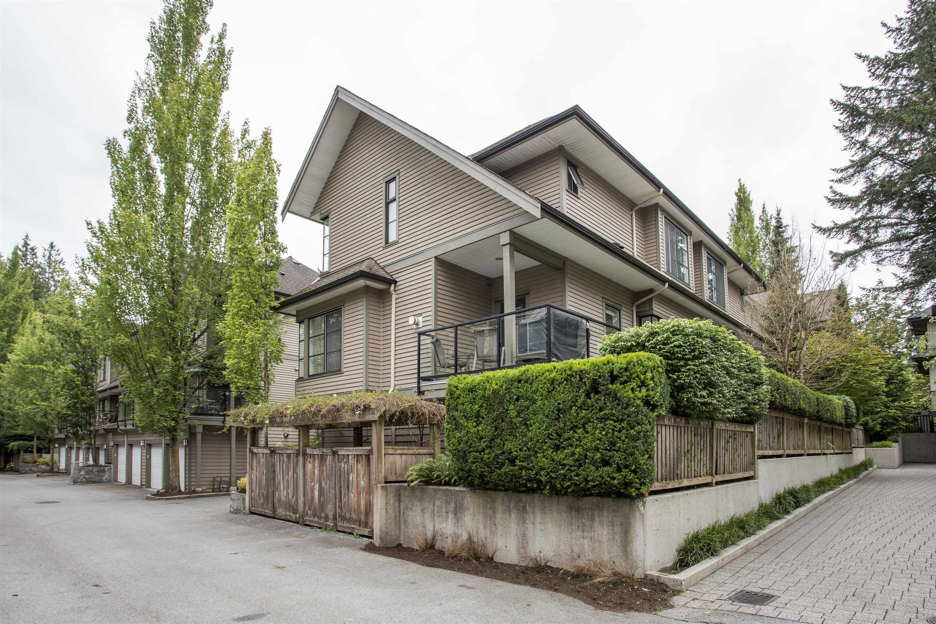 10 - 3150 Sunnyhurst Road, North Vancouver