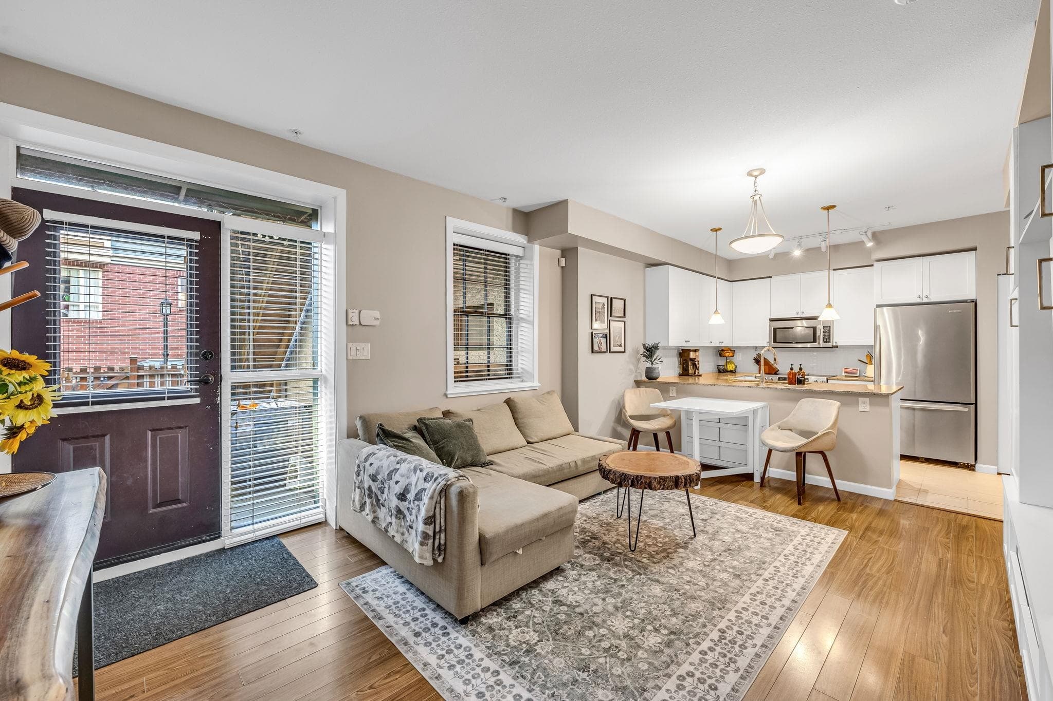 3 - 12 E Royal Avenue, New Westminster