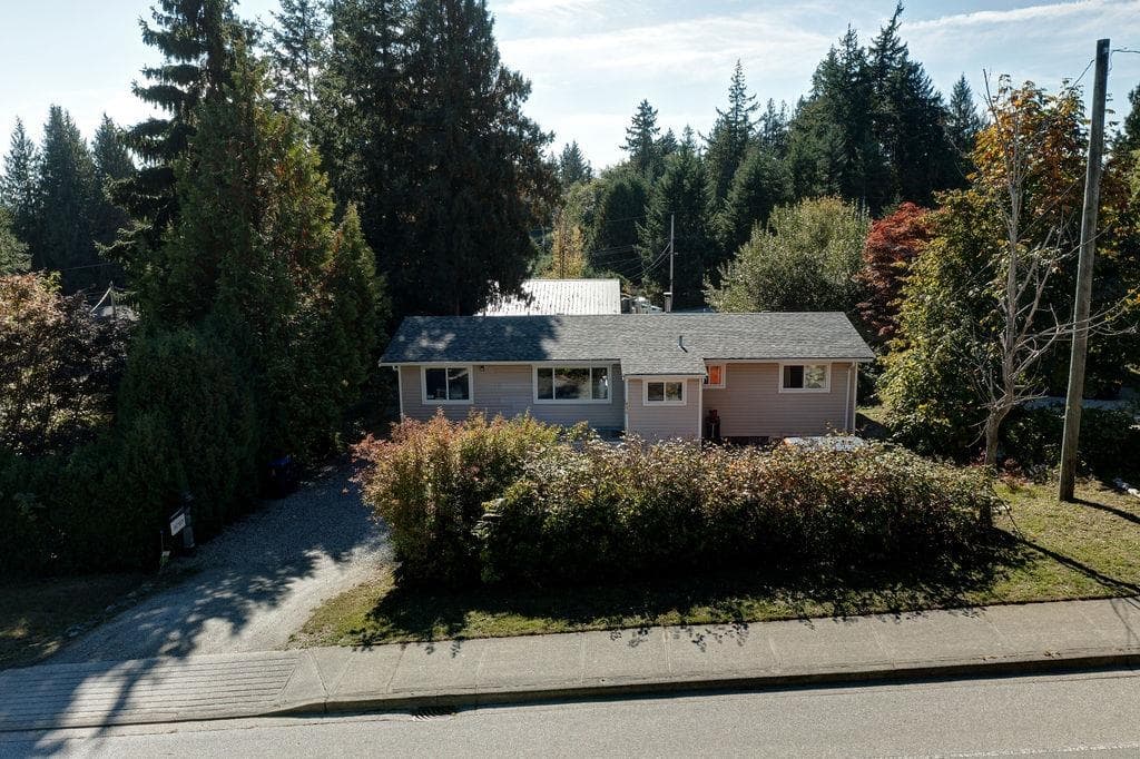6275 Norwest Bay Road, Sechelt, V7Z 0M5 — photo 3