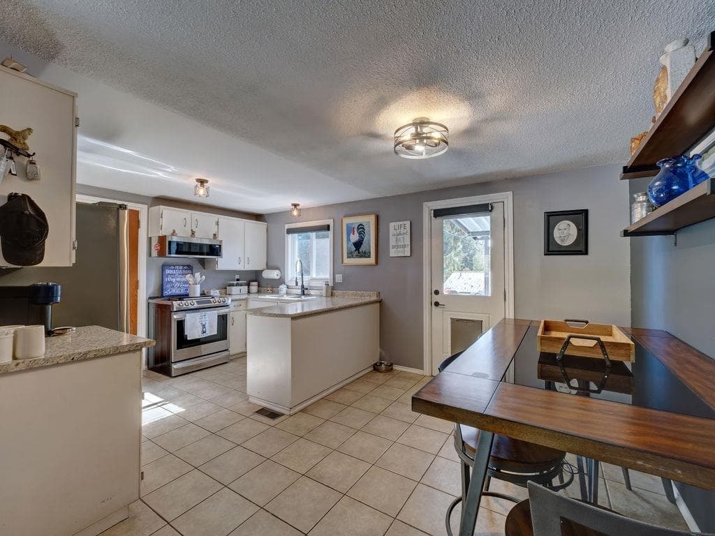 6275 Norwest Bay Road, Sechelt, V7Z 0M5 — photo 5