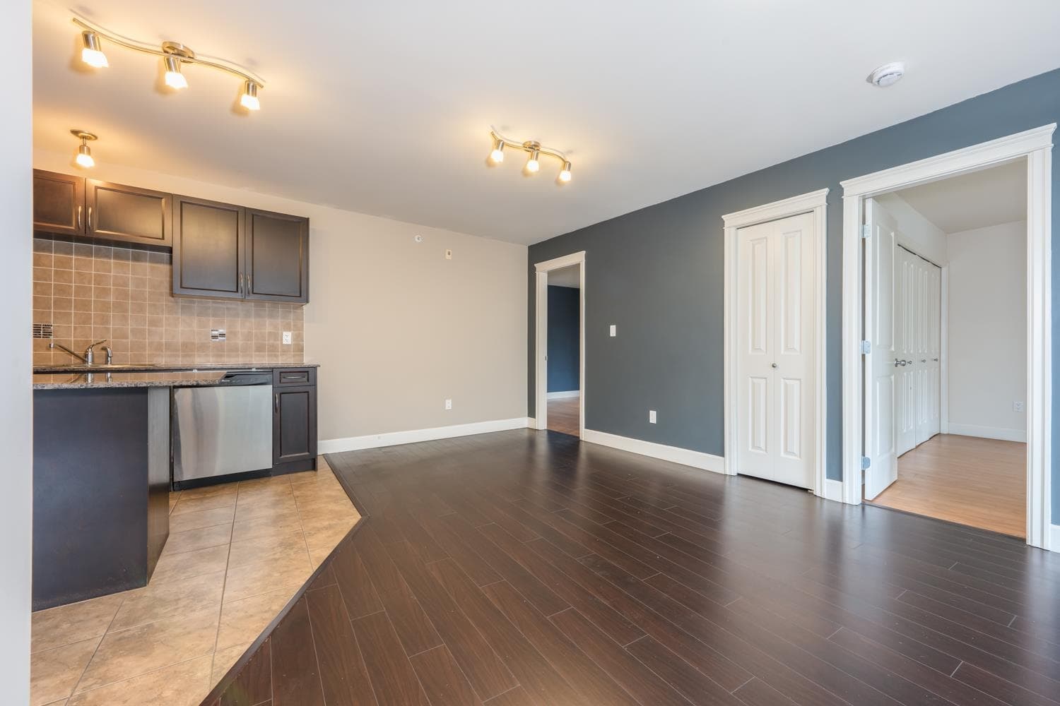 311 - 12088 75a Avenue, Surrey, V3W 1Y4 — photo 4
