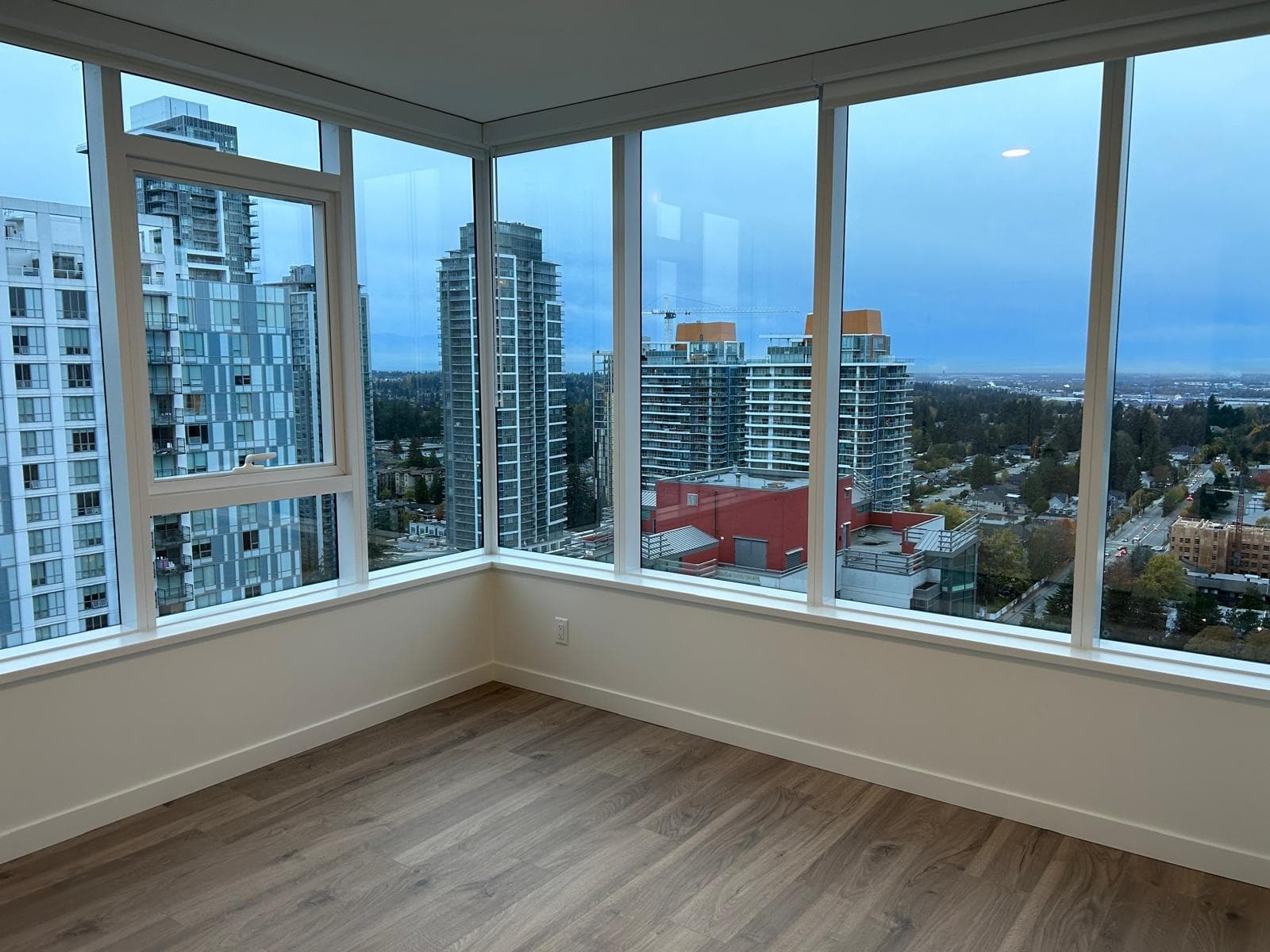 2910 - 10448 University Drive, Surrey, V3T 0S7 — photo 5