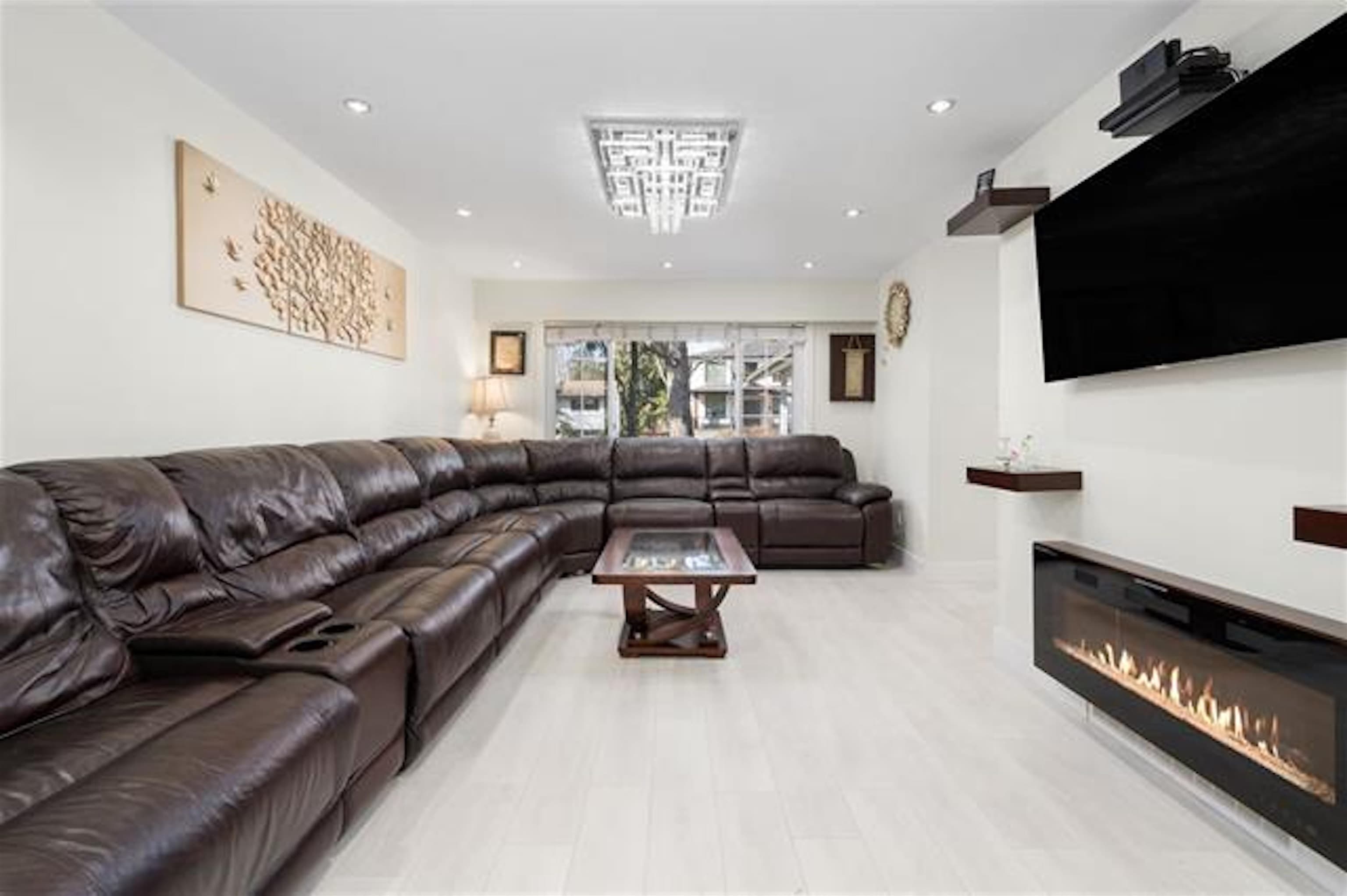 9068 146a Street, Surrey, V3R 6X7 — photo 2