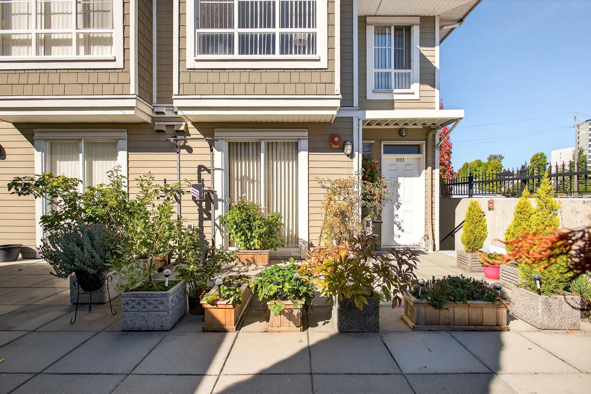 201 - 815 First Street, New Westminster, V3L 2H7 — photo 2