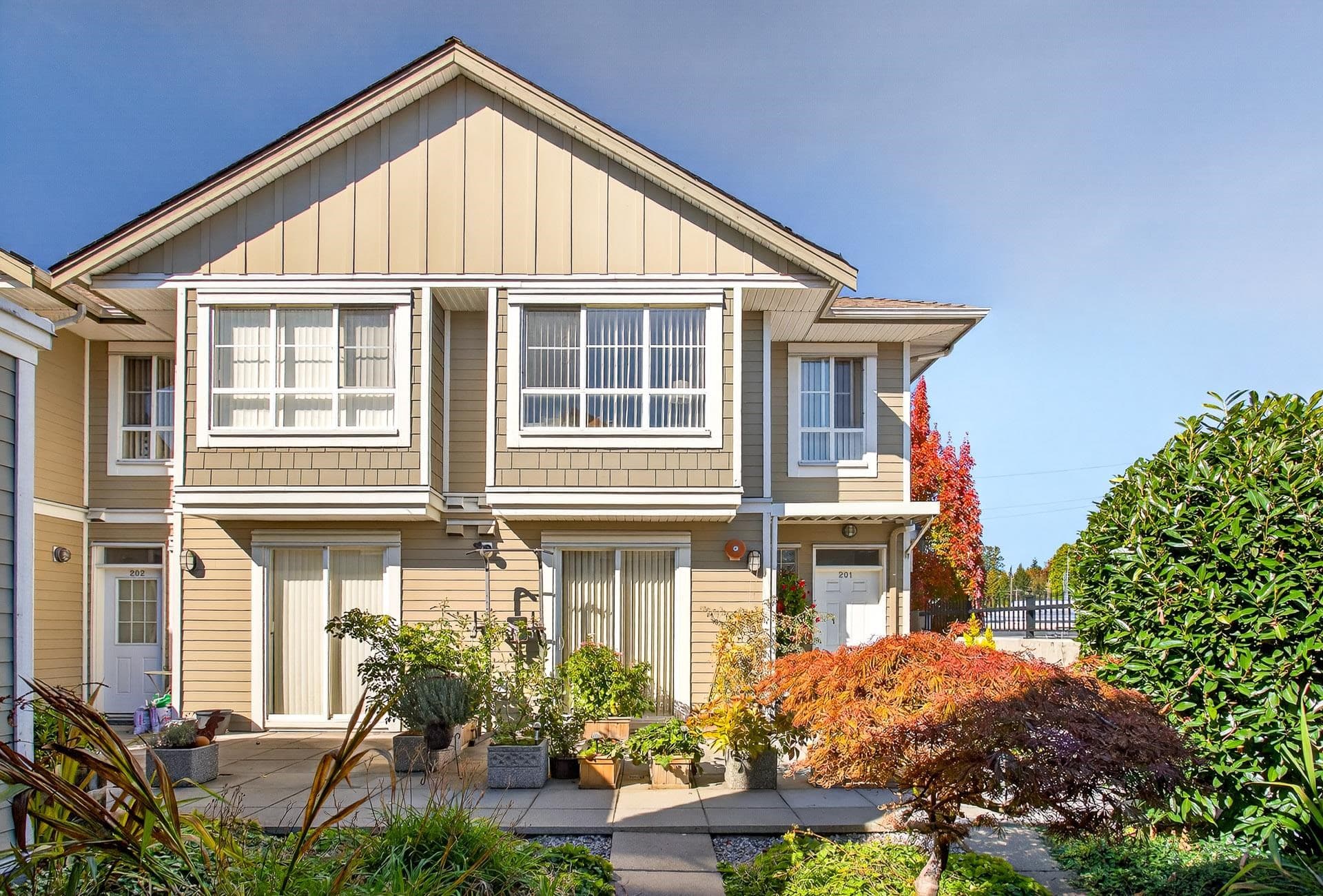 201 - 815 First Street, New Westminster, V3L 2H7 — photo 1