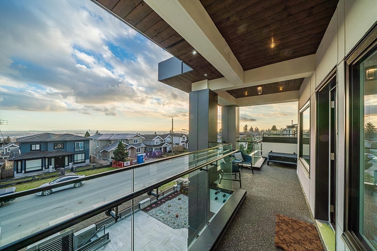 5655 Portland Street, Burnaby, V5J 2R7 — photo 2