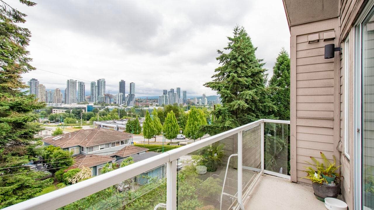 402 - 4181 Norfolk Street, Burnaby