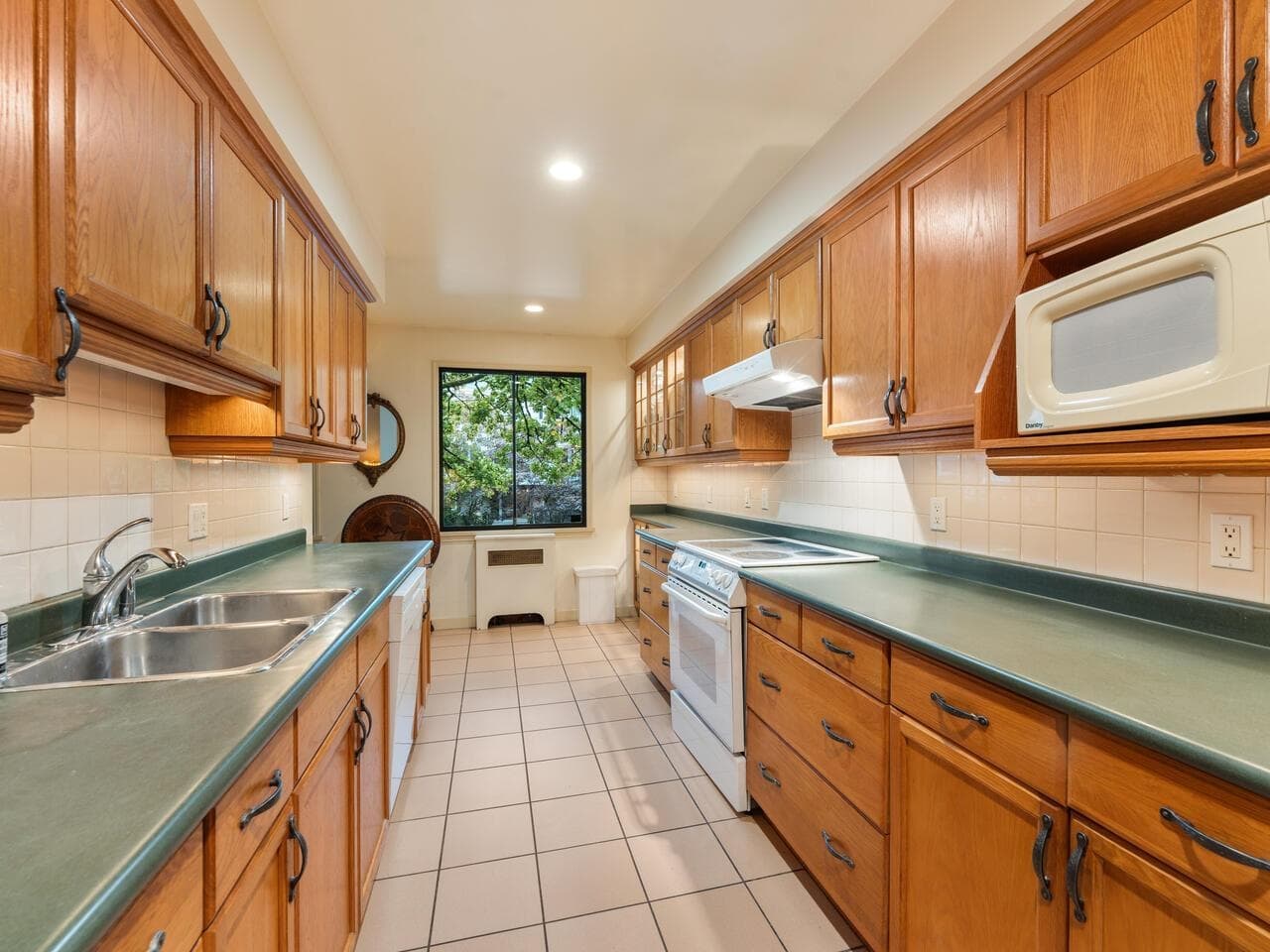 201 - 1695 W 10th Avenue, Vancouver, V6J 2A2 — photo 3