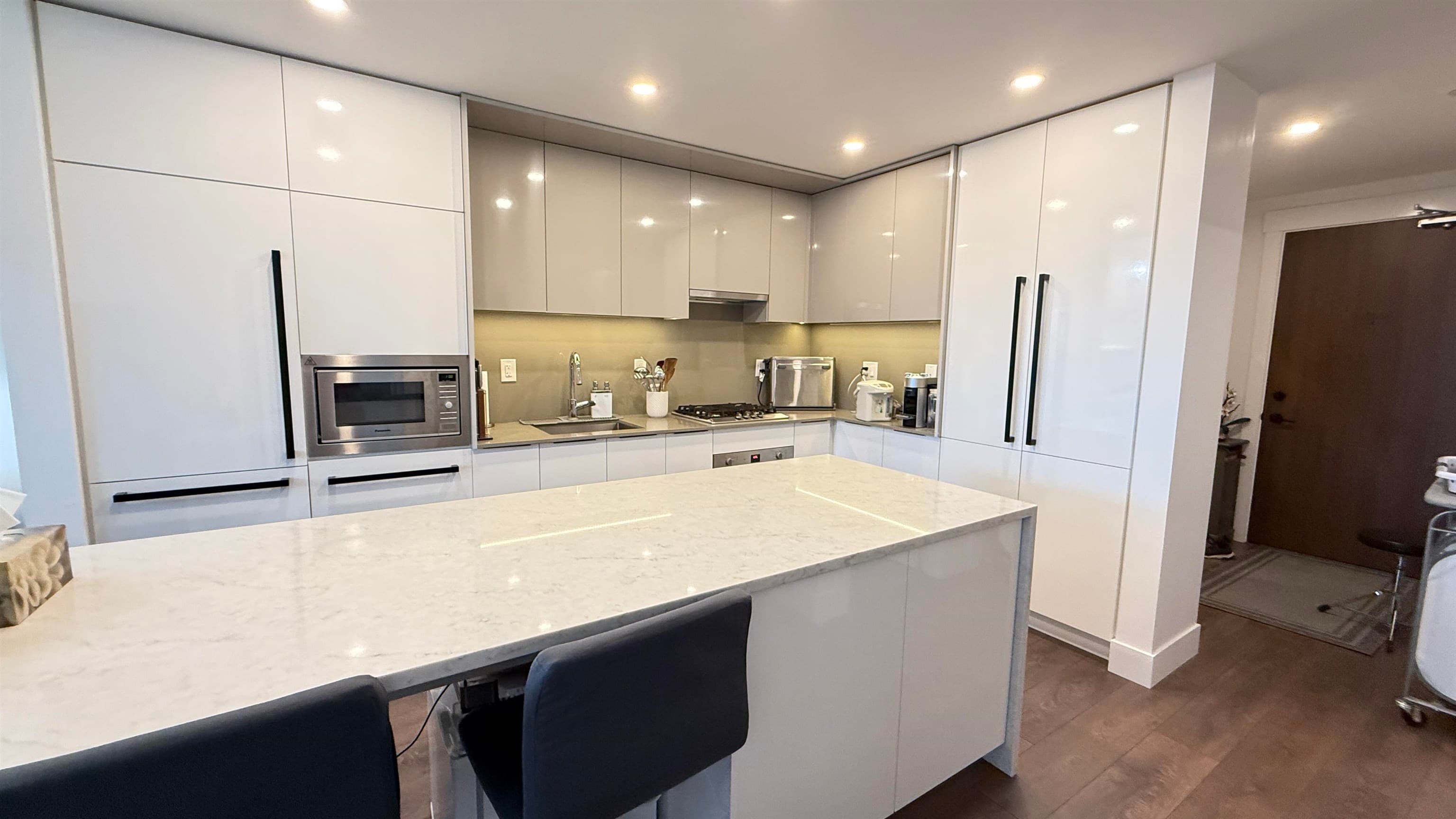 1407 - 4711 Hazel Street, Burnaby, V5H 0J9 — photo 2