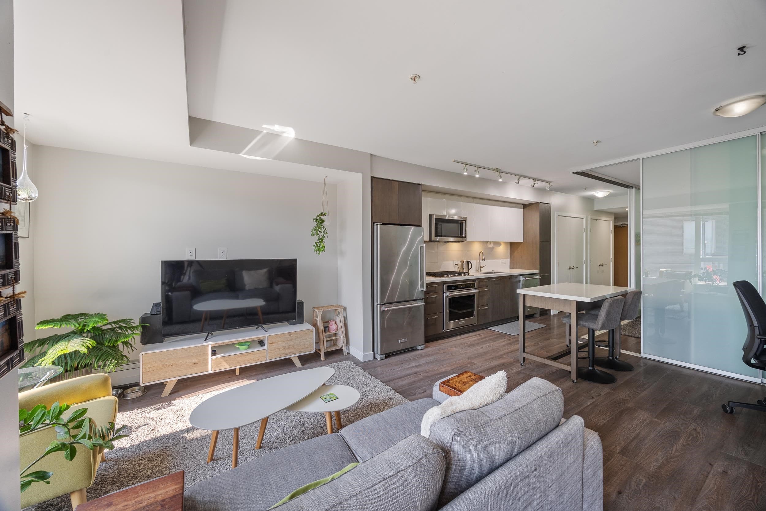 619 - 384 E 1st Avenue, Vancouver, V5T 0G5 — photo 2