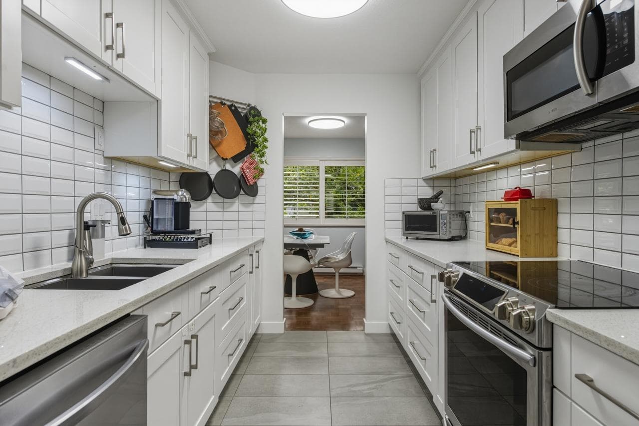 2 - 828 W 16th Street, North Vancouver