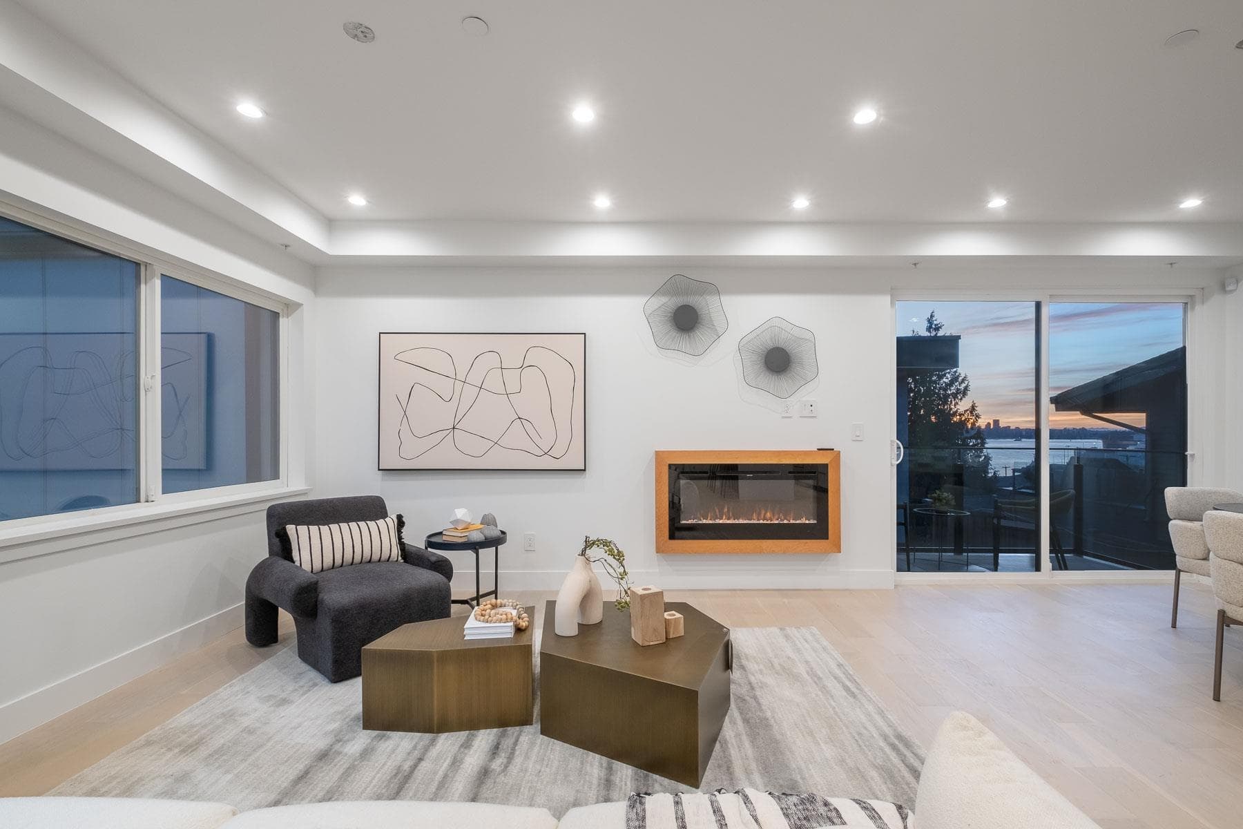 2 - 432 E 1st Street, North Vancouver, V7L 1B7 — photo 3