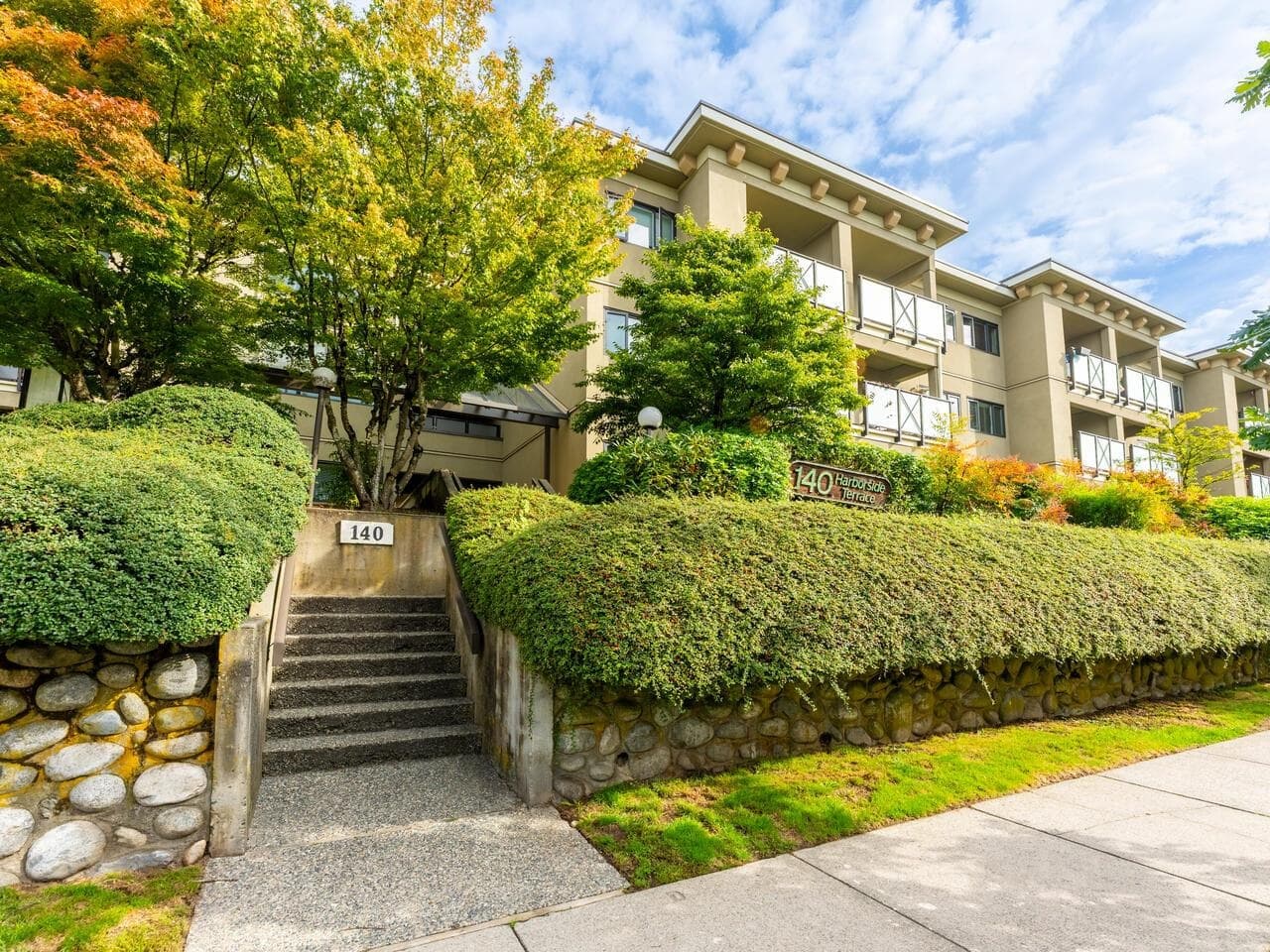 216 - 140 E 4th Street, North Vancouver