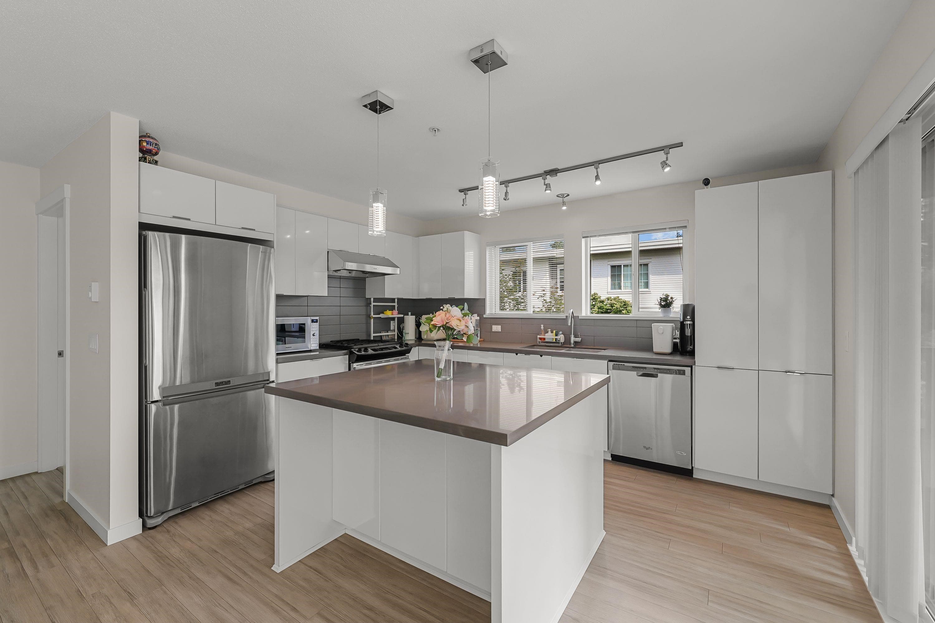 202 - 3323 151 Street, Surrey, V3Z 0L3 — photo 2