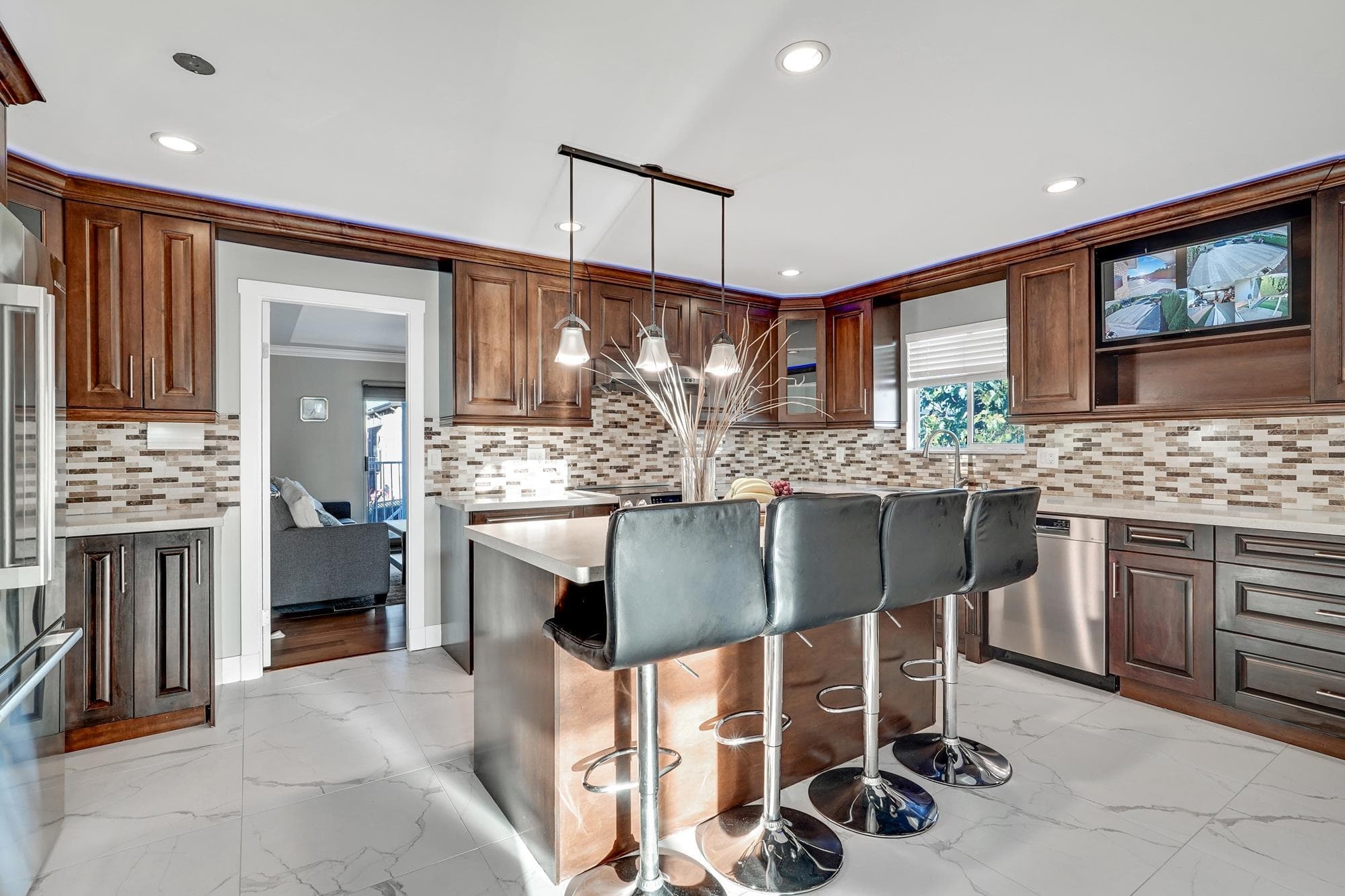 345 Fenton Street, New Westminster, V3M 5J1 — photo 3