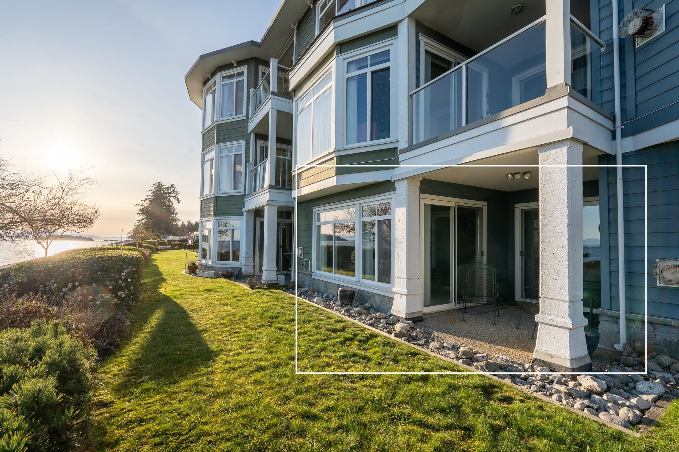 102 - 5470 Inlet Avenue, Sechelt, V7Z 0H4 — photo 2