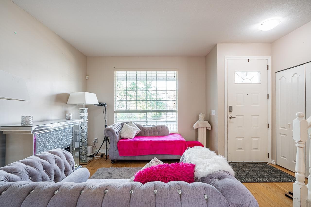 18456 65 Avenue, Surrey, V3S 8T1 — photo 2