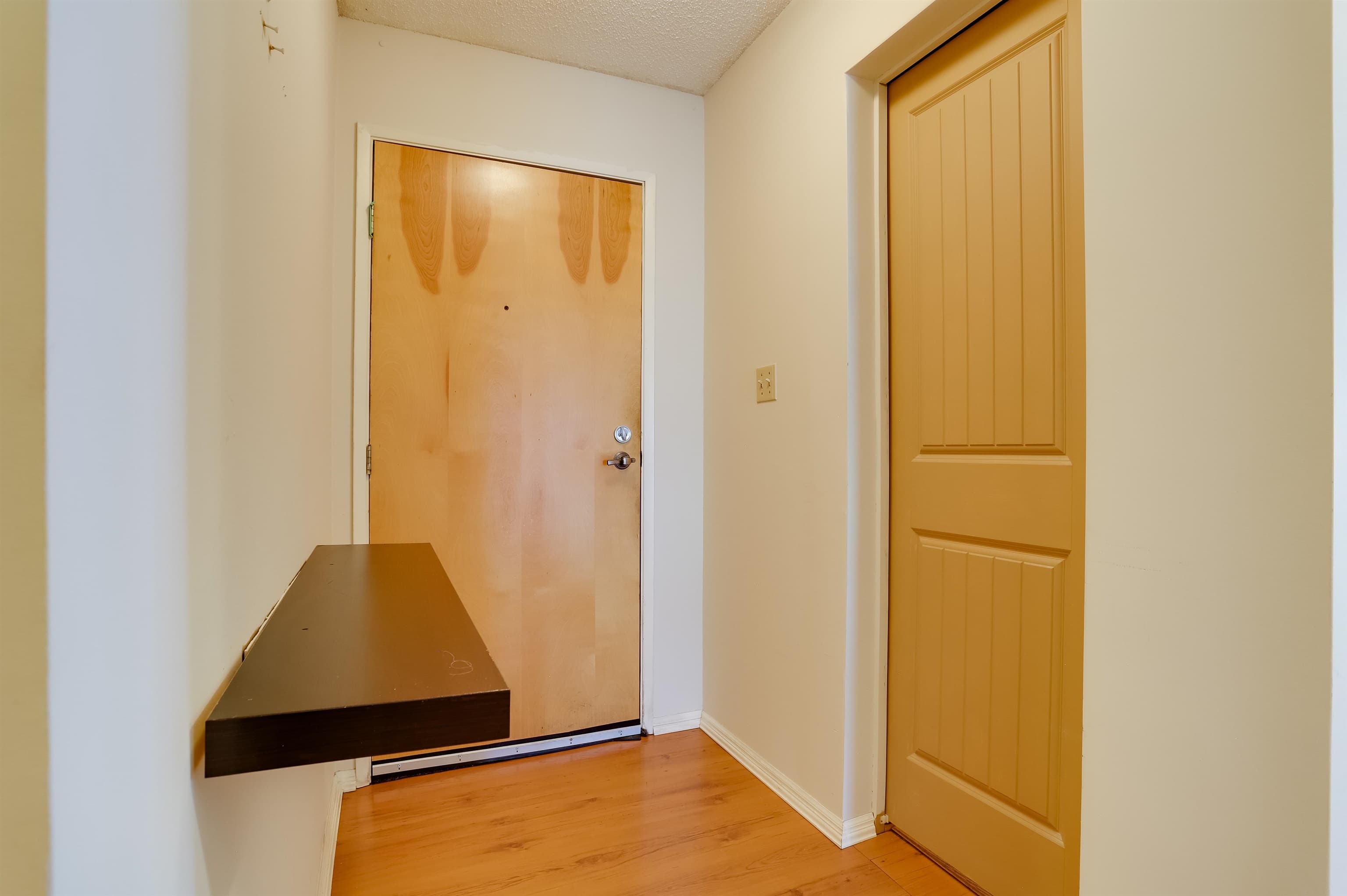 201 - 1389 Winter Street, White Rock, V4B 3Y2 — photo 2